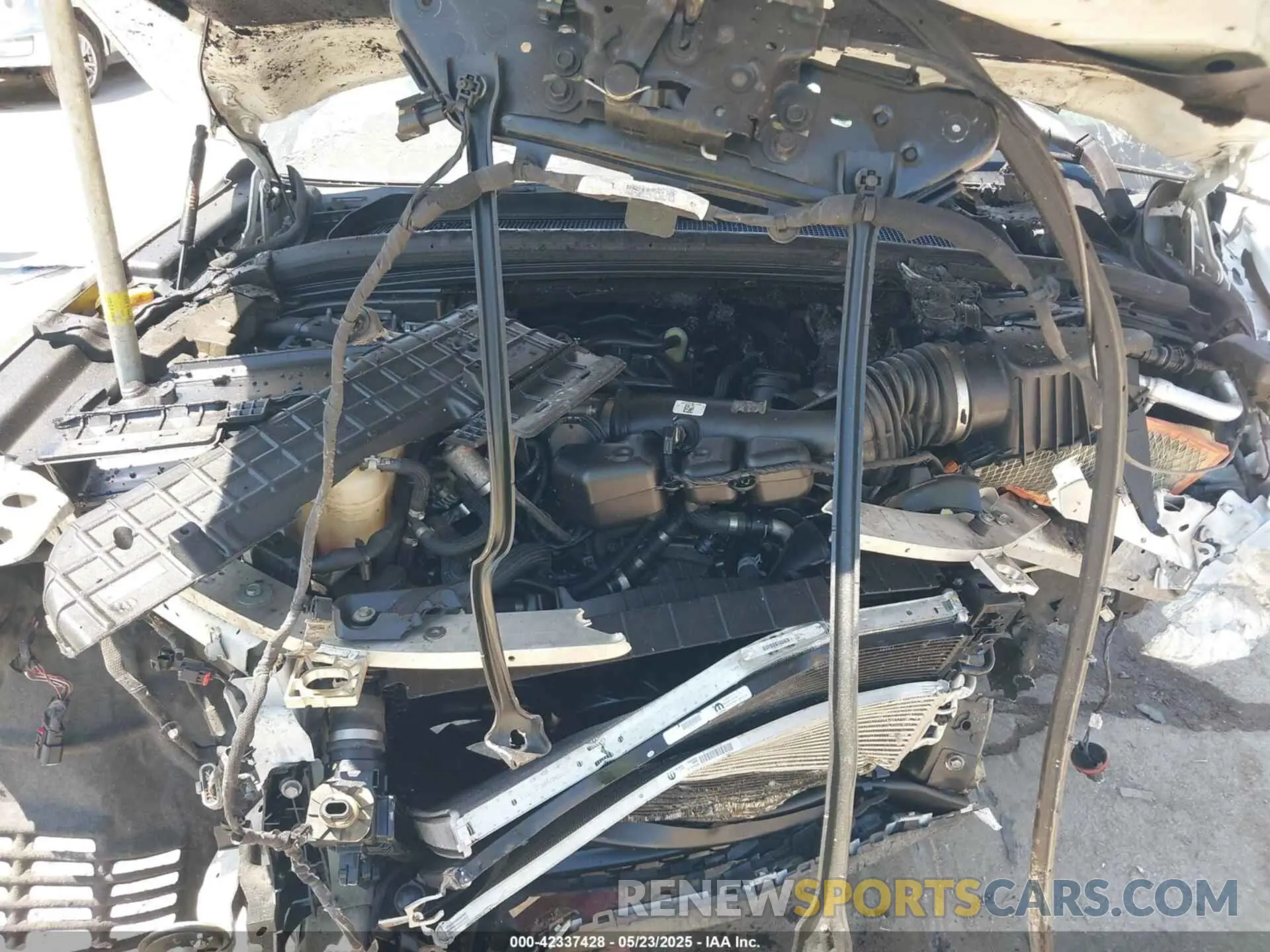 10 Photograph of a damaged car 1C4RJKAG1P8107064 JEEP GRAND CHEROKEE L 2023