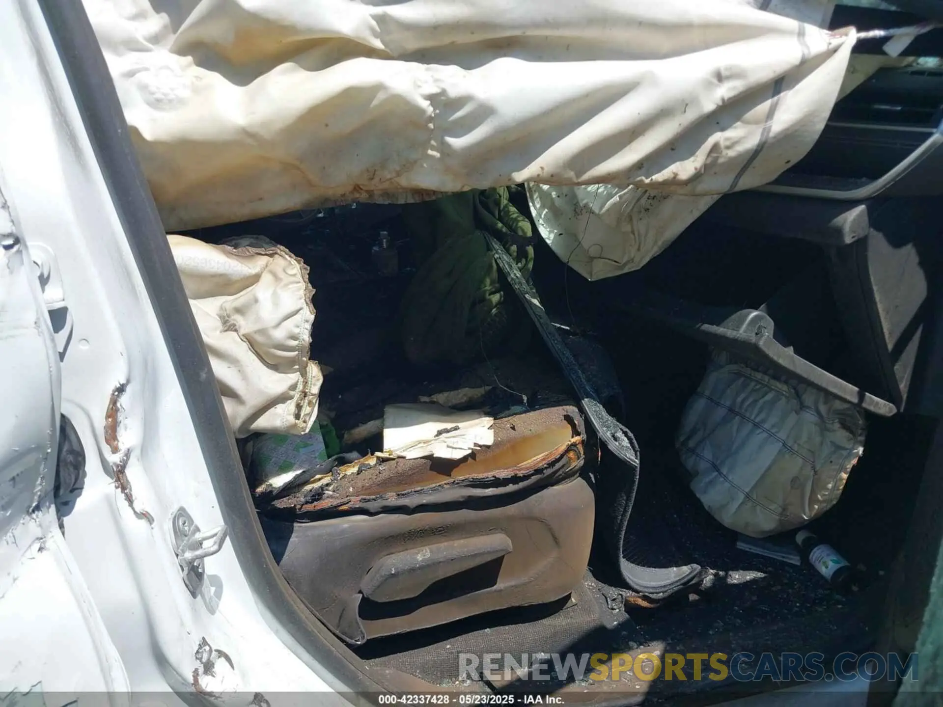 5 Photograph of a damaged car 1C4RJKAG1P8107064 JEEP GRAND CHEROKEE L 2023