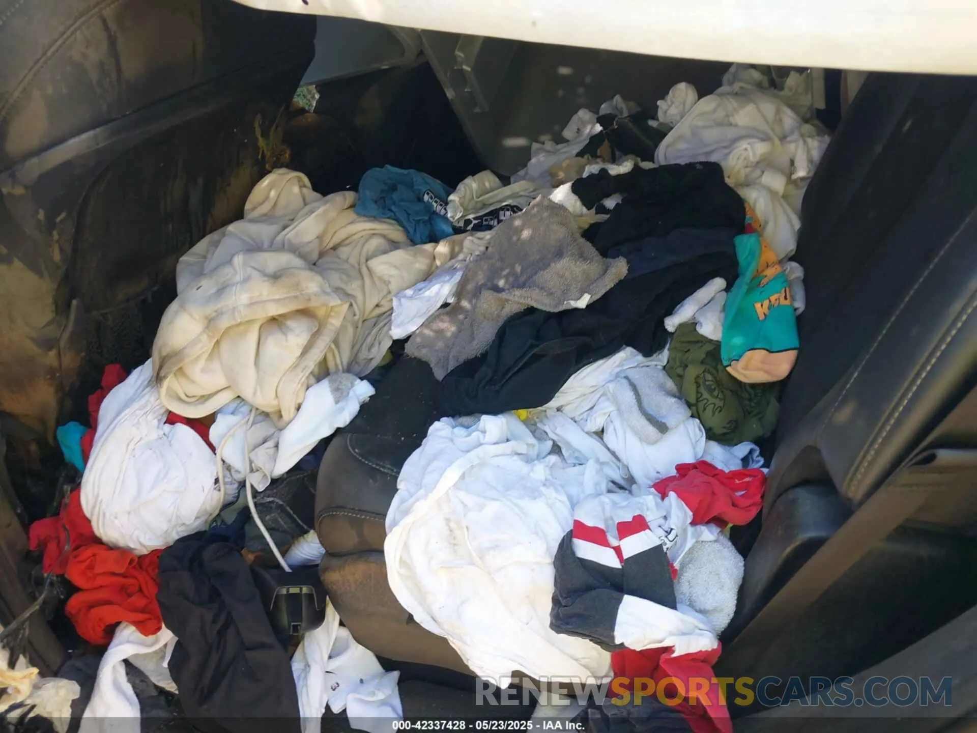 8 Photograph of a damaged car 1C4RJKAG1P8107064 JEEP GRAND CHEROKEE L 2023