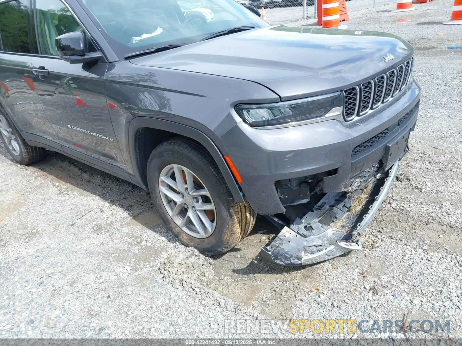 17 Photograph of a damaged car 1C4RJKAG1P8710032 JEEP GRAND CHEROKEE L 2023