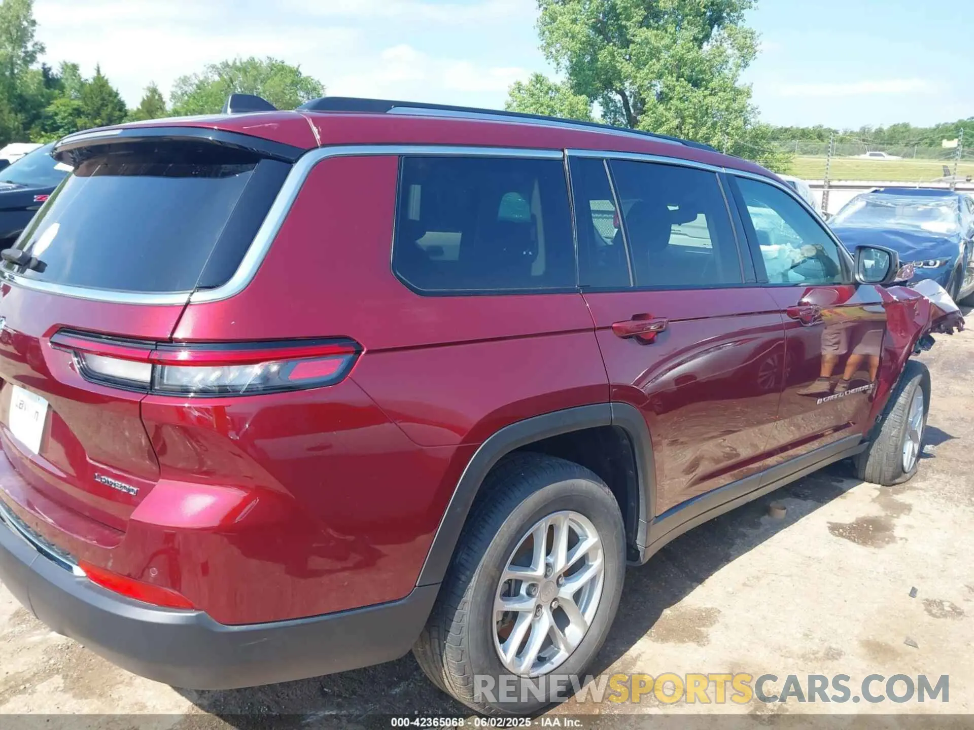 13 Photograph of a damaged car 1C4RJKAG2P8861266 JEEP GRAND CHEROKEE L 2023