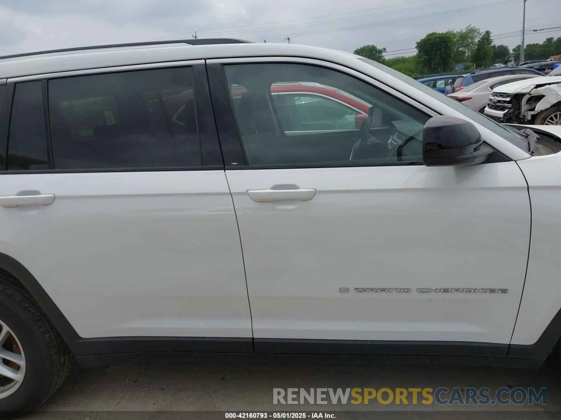13 Photograph of a damaged car 1C4RJKAG2P8886135 JEEP GRAND CHEROKEE L 2023