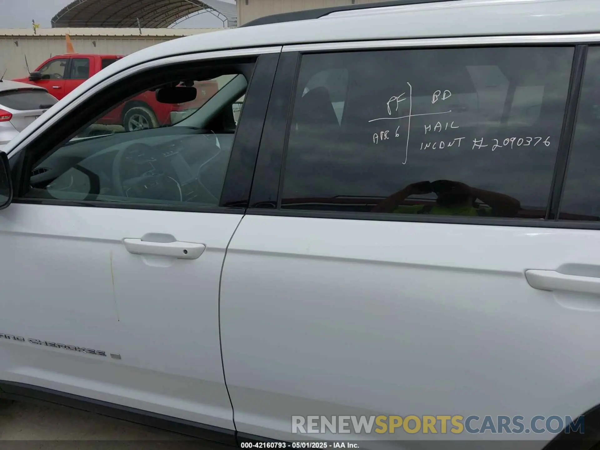 14 Photograph of a damaged car 1C4RJKAG2P8886135 JEEP GRAND CHEROKEE L 2023