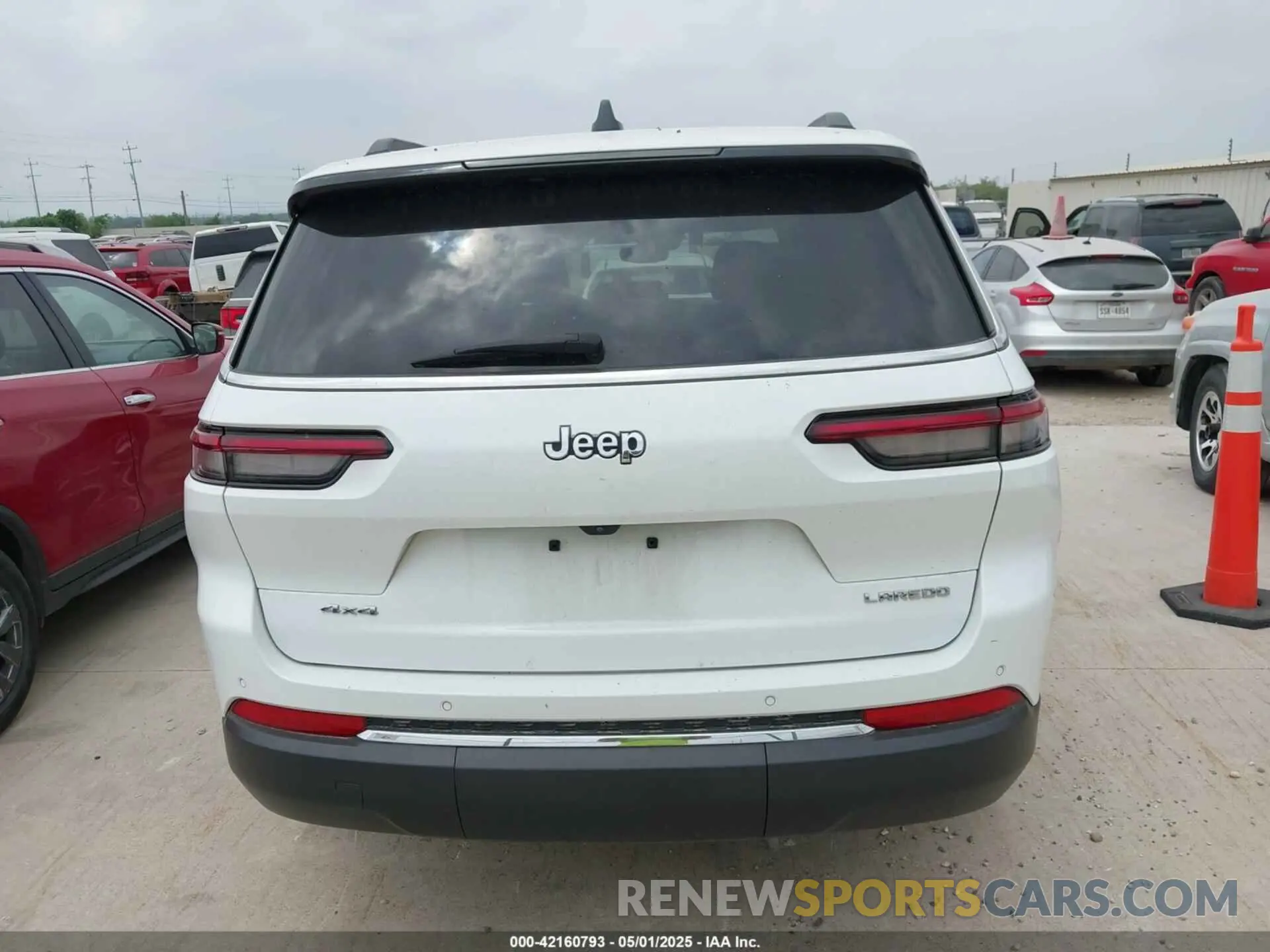 16 Photograph of a damaged car 1C4RJKAG2P8886135 JEEP GRAND CHEROKEE L 2023