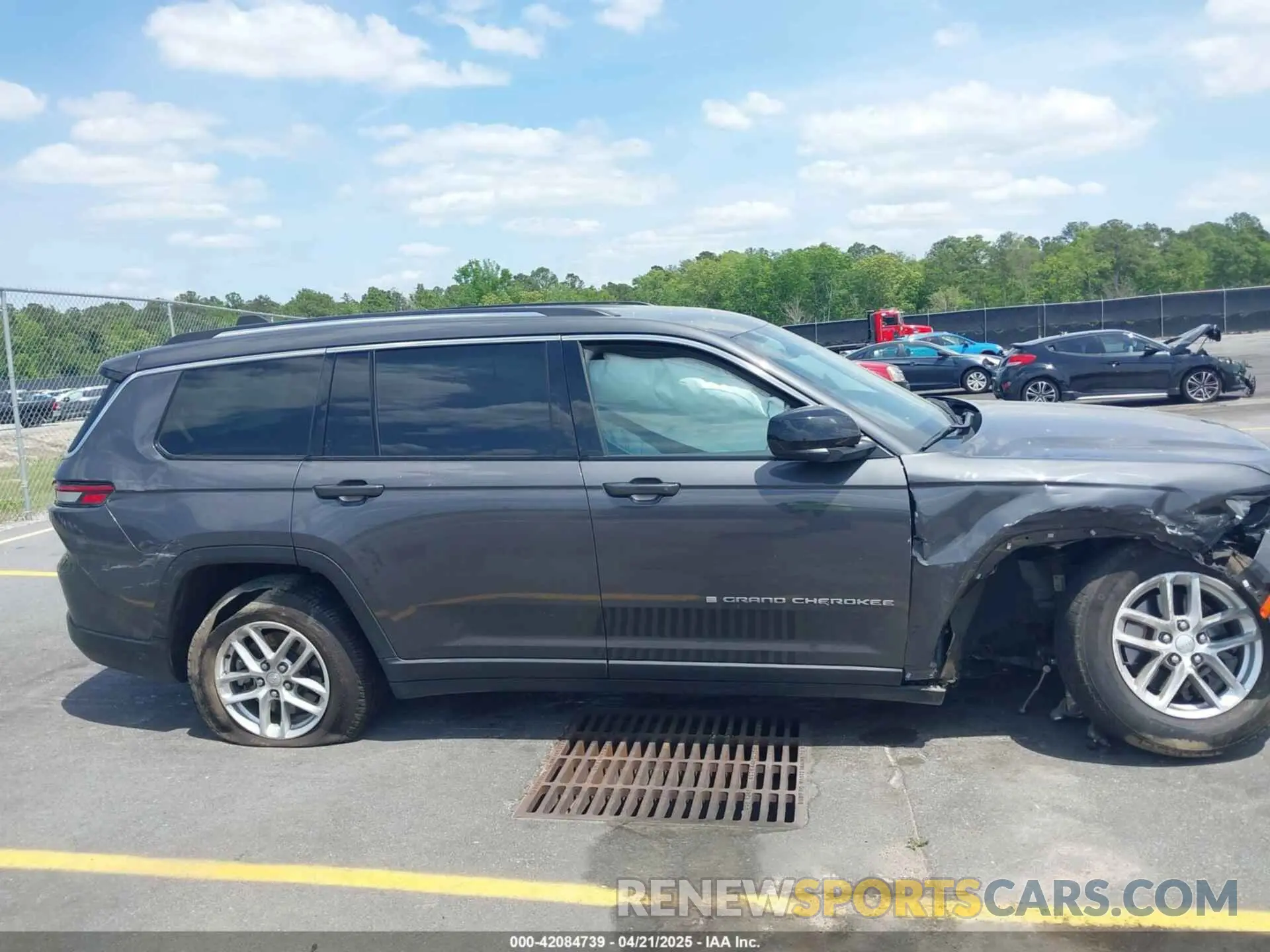 13 Photograph of a damaged car 1C4RJKAG3P8109737 JEEP GRAND CHEROKEE L 2023