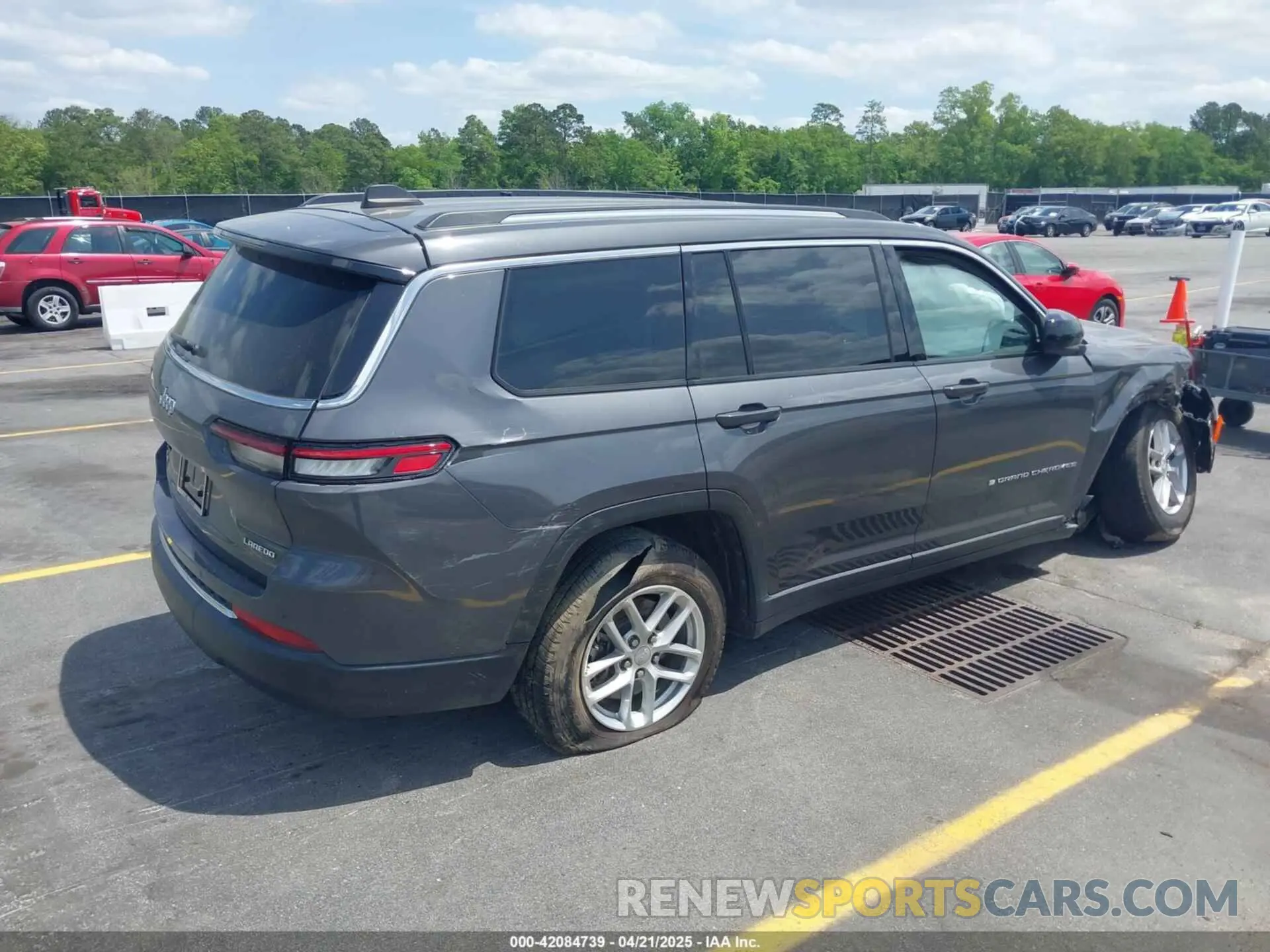 4 Photograph of a damaged car 1C4RJKAG3P8109737 JEEP GRAND CHEROKEE L 2023