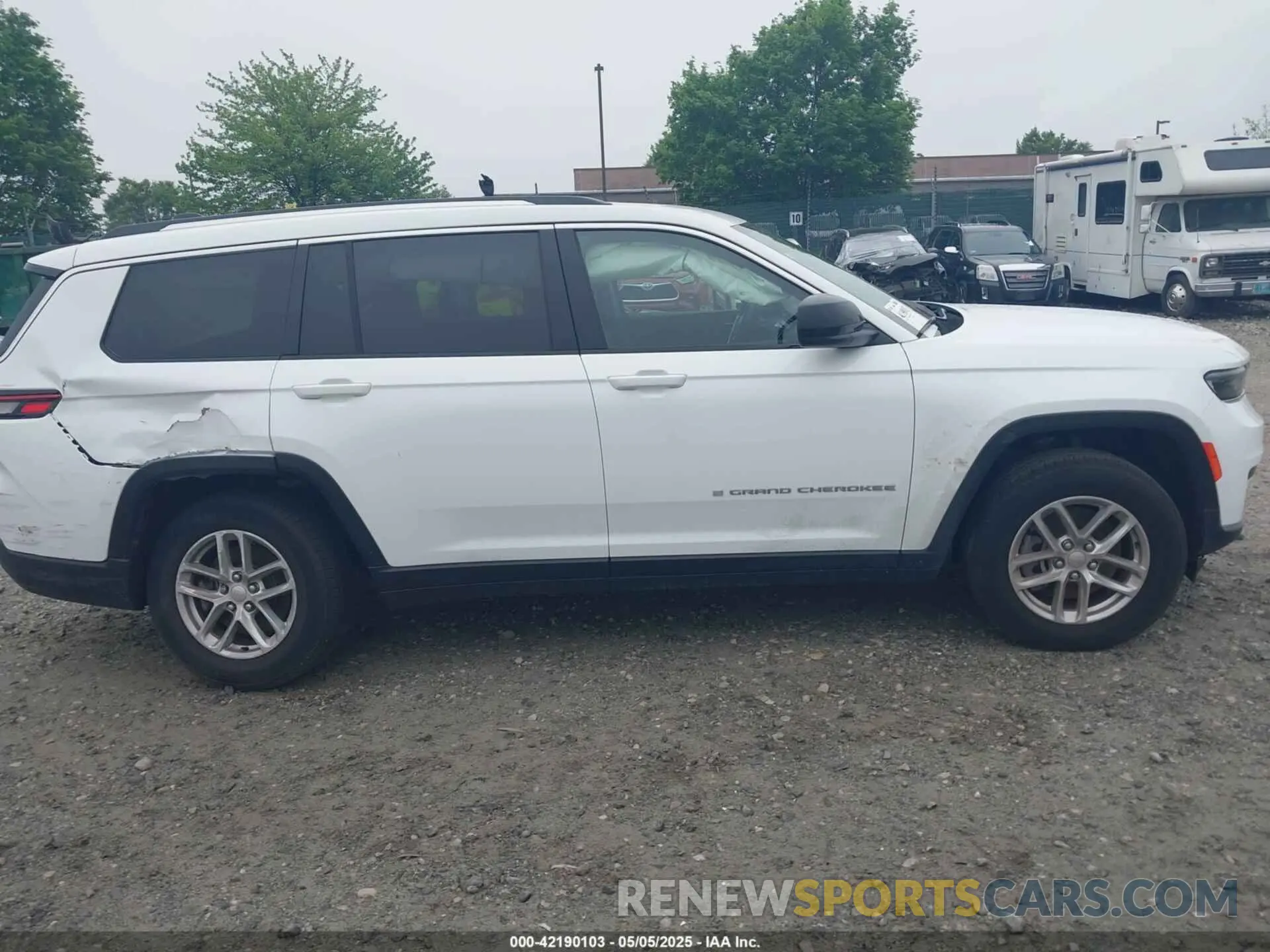 13 Photograph of a damaged car 1C4RJKAG3P8729567 JEEP GRAND CHEROKEE L 2023