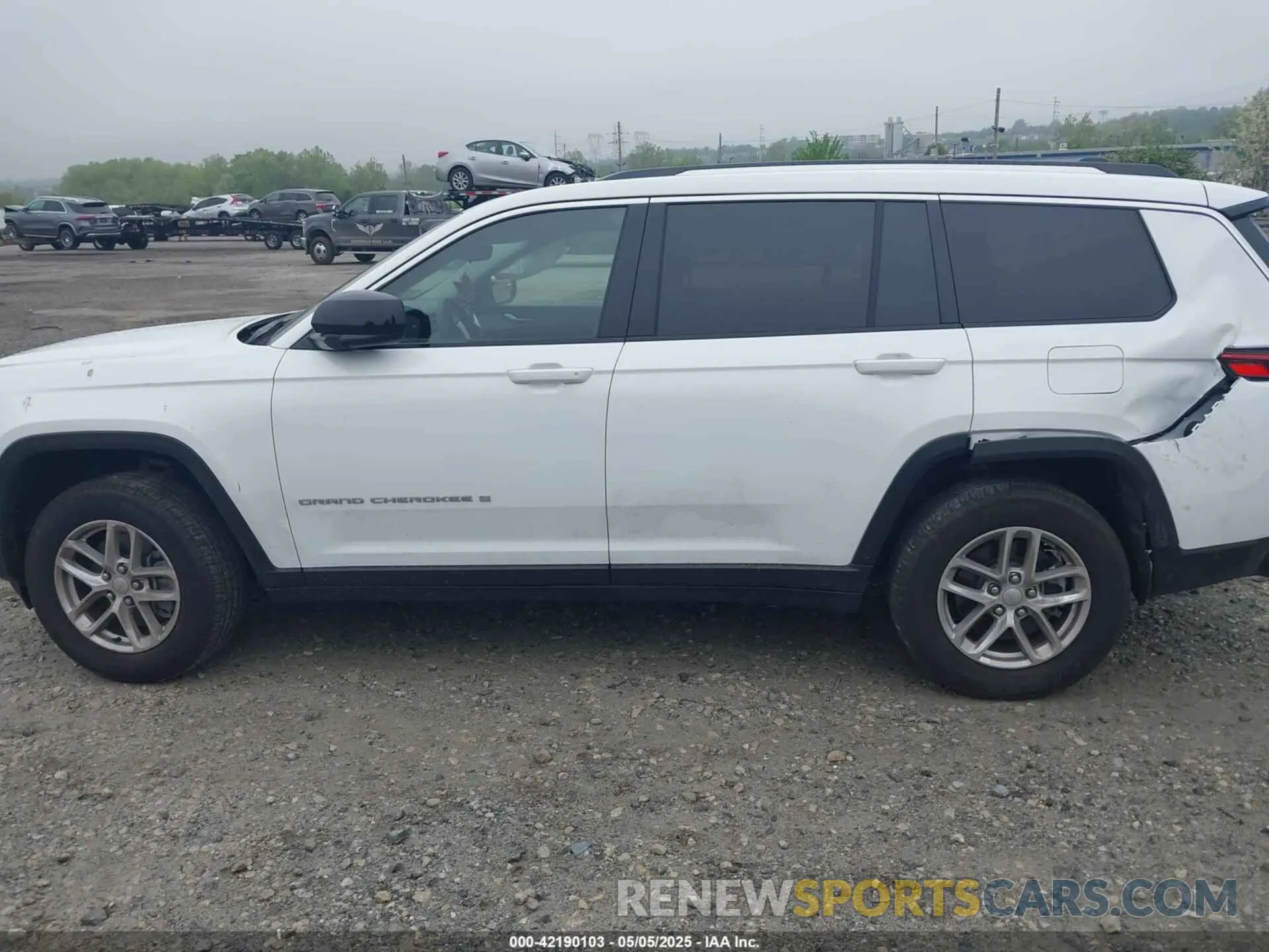 14 Photograph of a damaged car 1C4RJKAG3P8729567 JEEP GRAND CHEROKEE L 2023