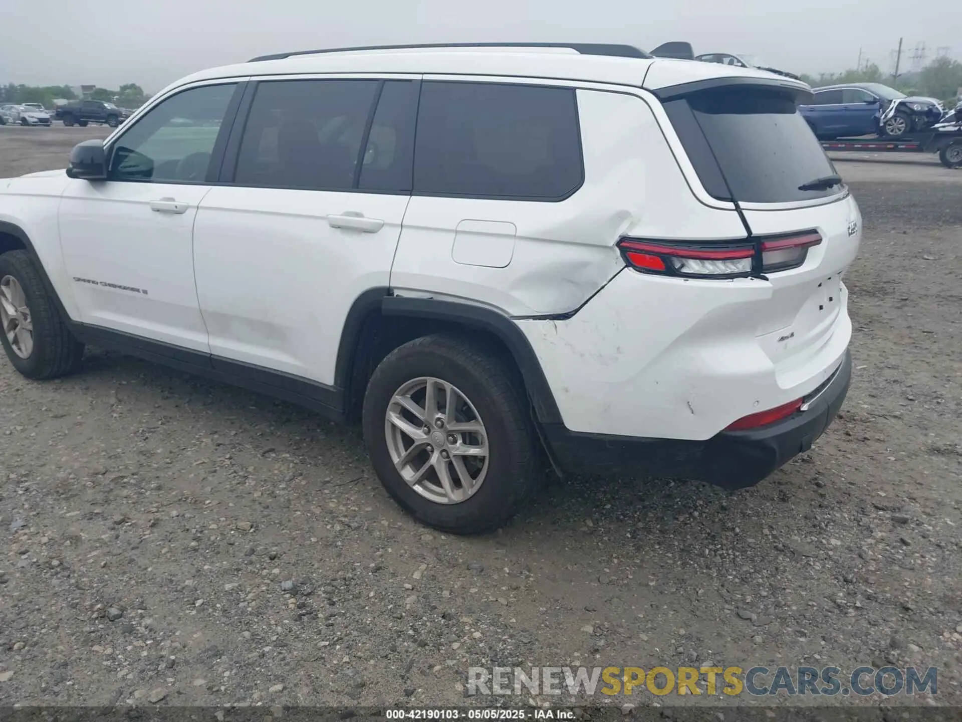 3 Photograph of a damaged car 1C4RJKAG3P8729567 JEEP GRAND CHEROKEE L 2023