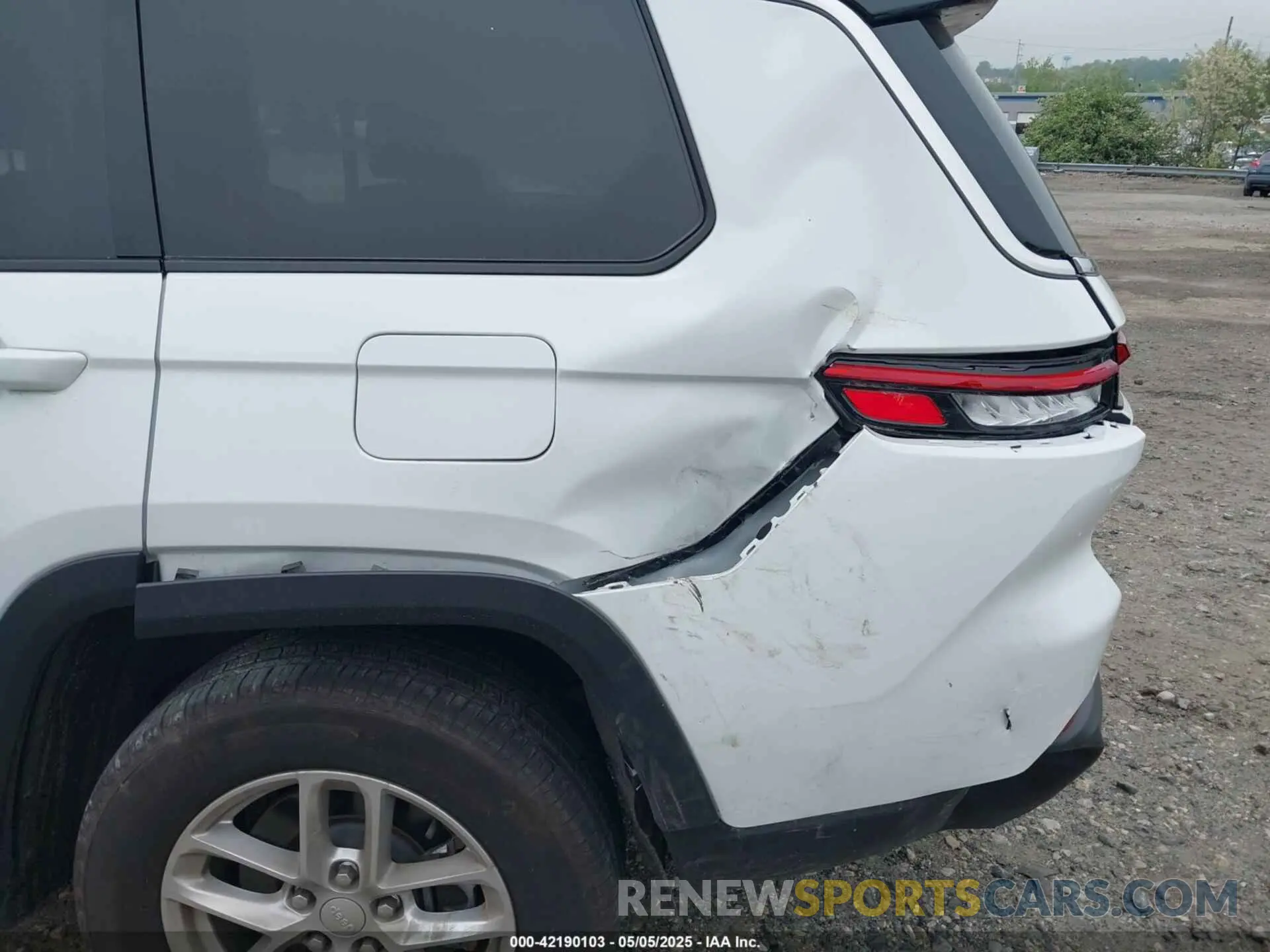 6 Photograph of a damaged car 1C4RJKAG3P8729567 JEEP GRAND CHEROKEE L 2023