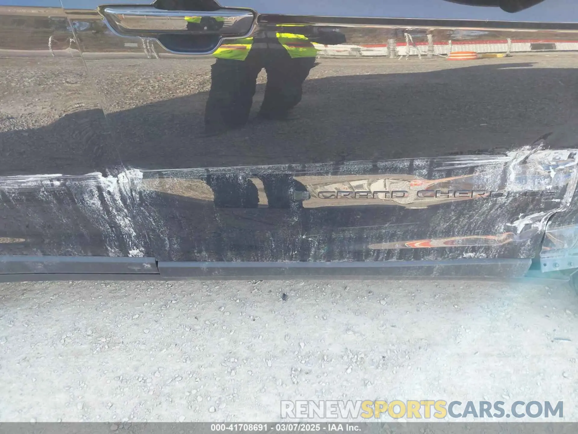 18 Photograph of a damaged car 1C4RJKAG3P8841009 JEEP GRAND CHEROKEE L 2023