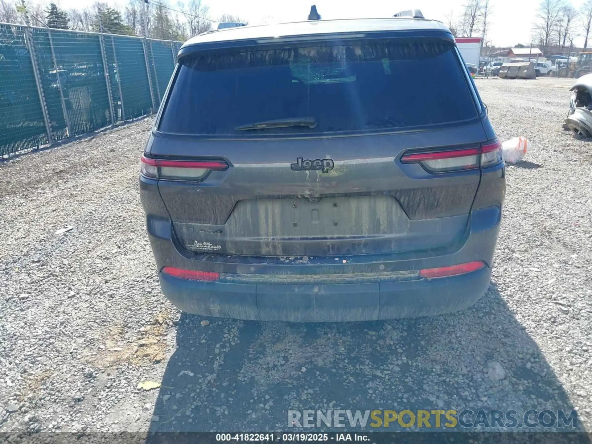 17 Photograph of a damaged car 1C4RJKAG4P8769673 JEEP GRAND CHEROKEE L 2023
