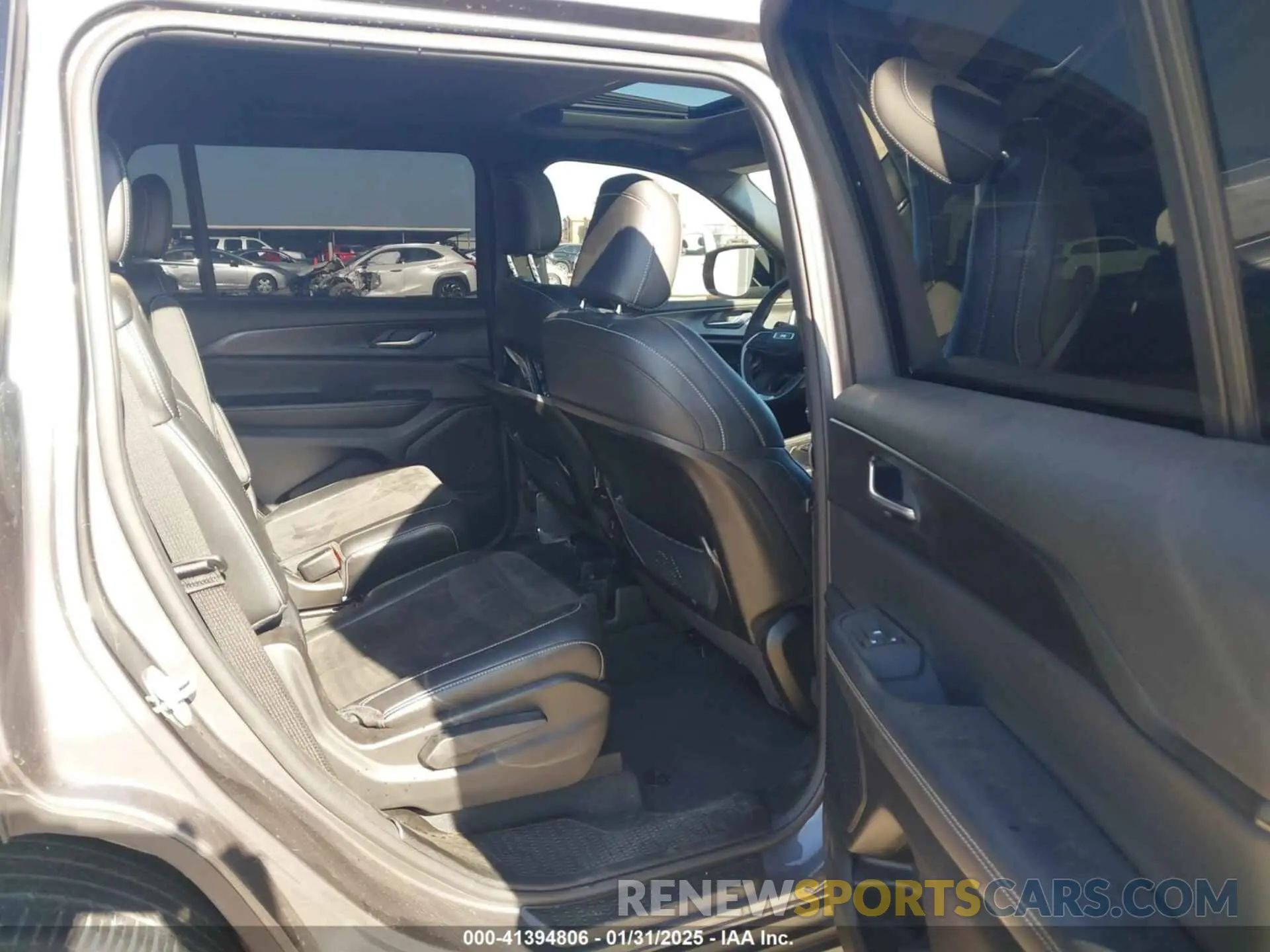 8 Photograph of a damaged car 1C4RJKAG4P8855050 JEEP GRAND CHEROKEE L 2023