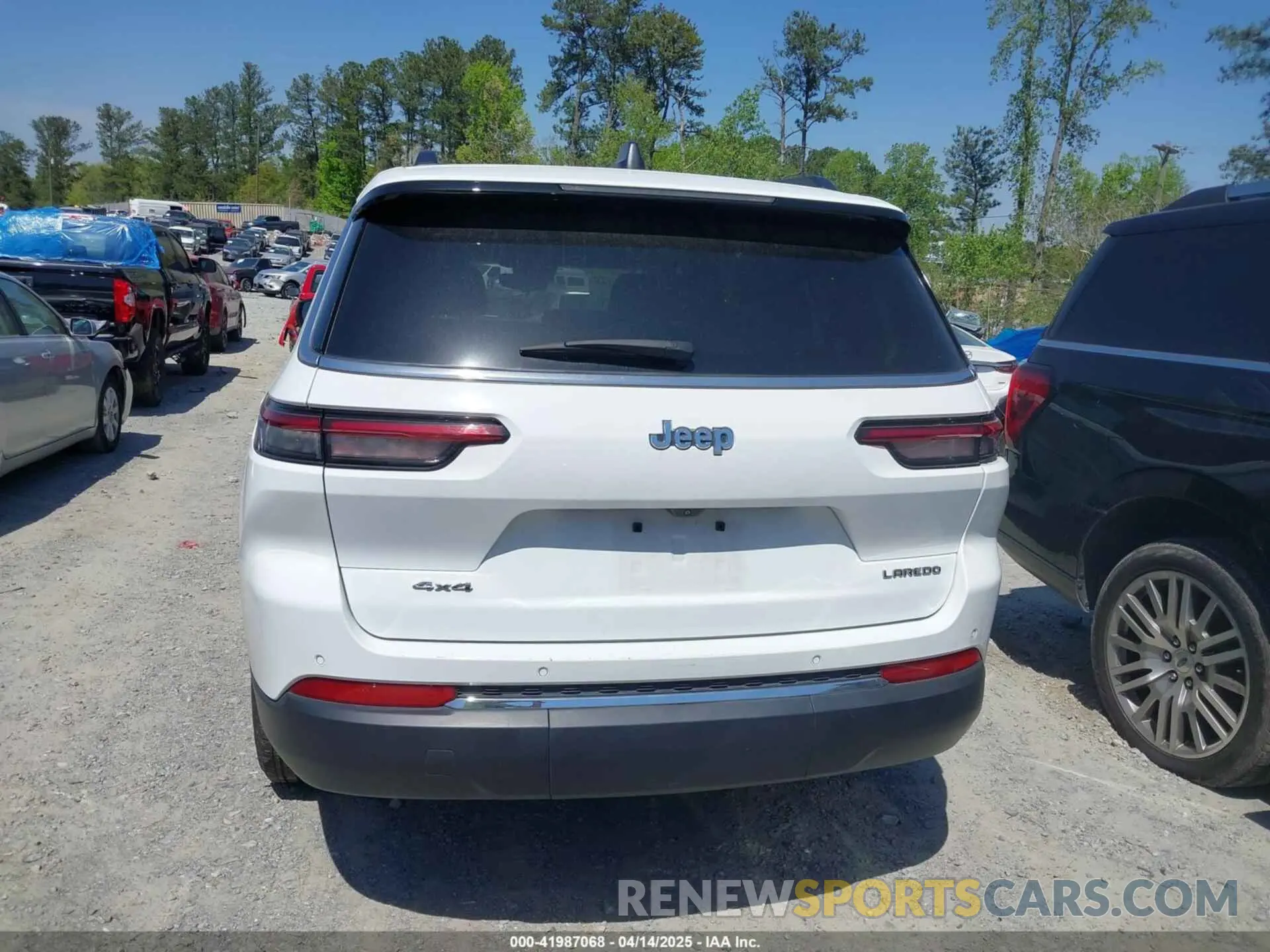 16 Photograph of a damaged car 1C4RJKAG4P8884547 JEEP GRAND CHEROKEE L 2023