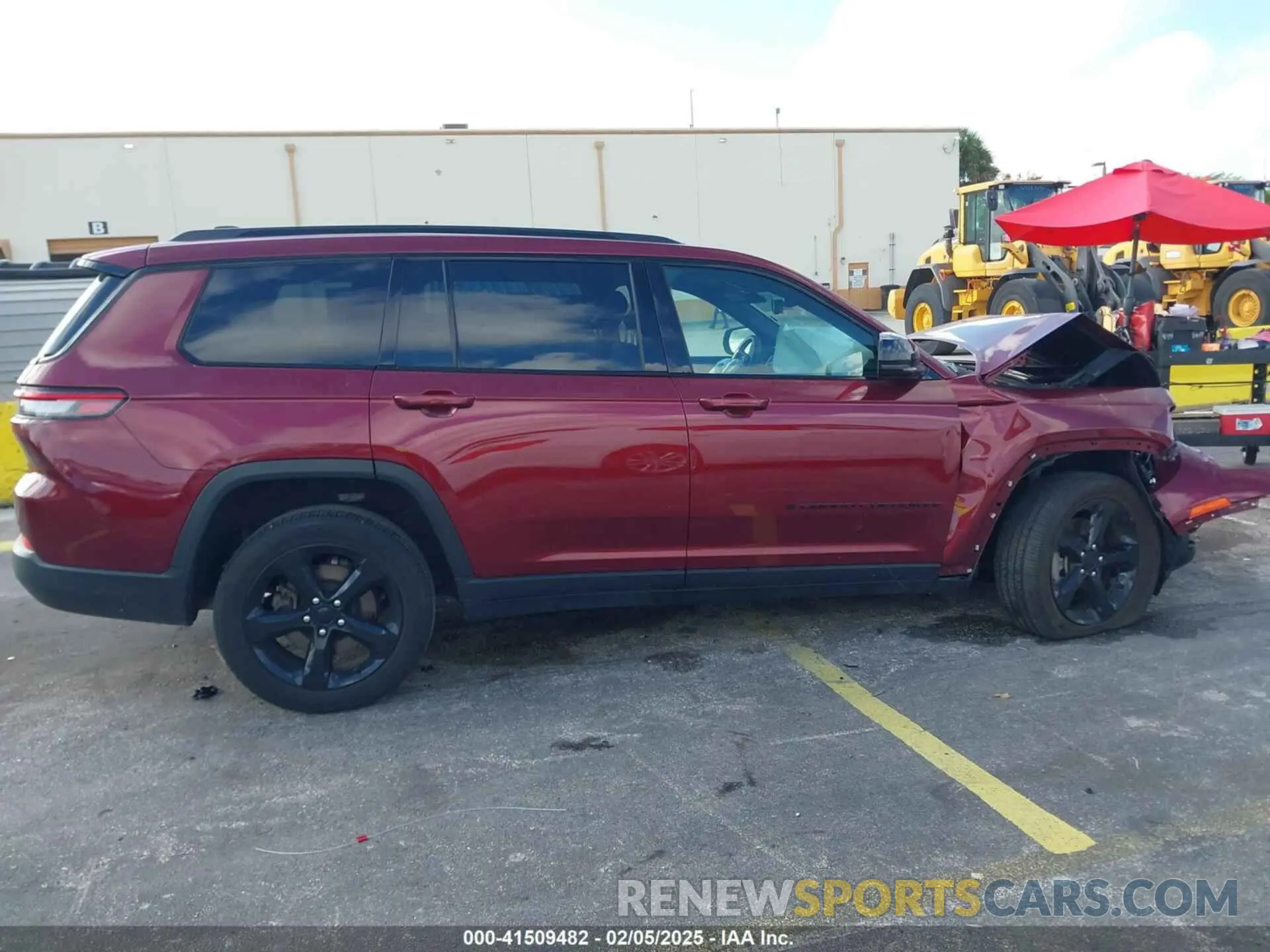 14 Photograph of a damaged car 1C4RJKAG4P8894737 JEEP GRAND CHEROKEE L 2023