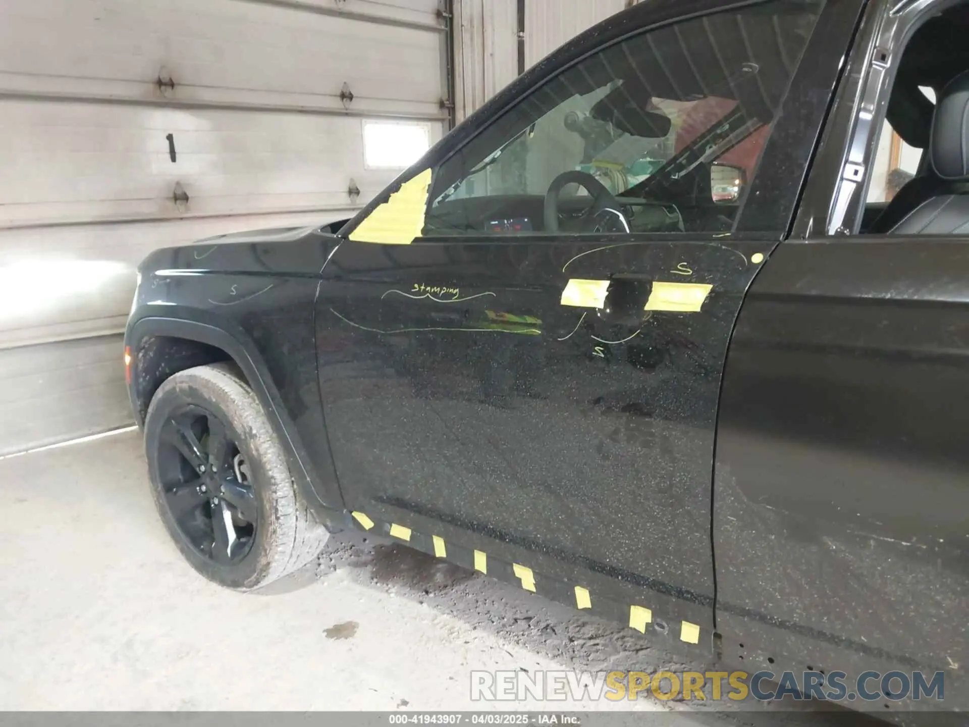 21 Photograph of a damaged car 1C4RJKAG5P8851704 JEEP GRAND CHEROKEE L 2023