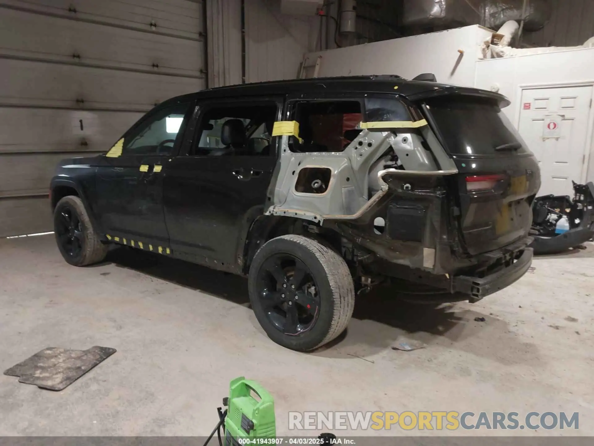 3 Photograph of a damaged car 1C4RJKAG5P8851704 JEEP GRAND CHEROKEE L 2023