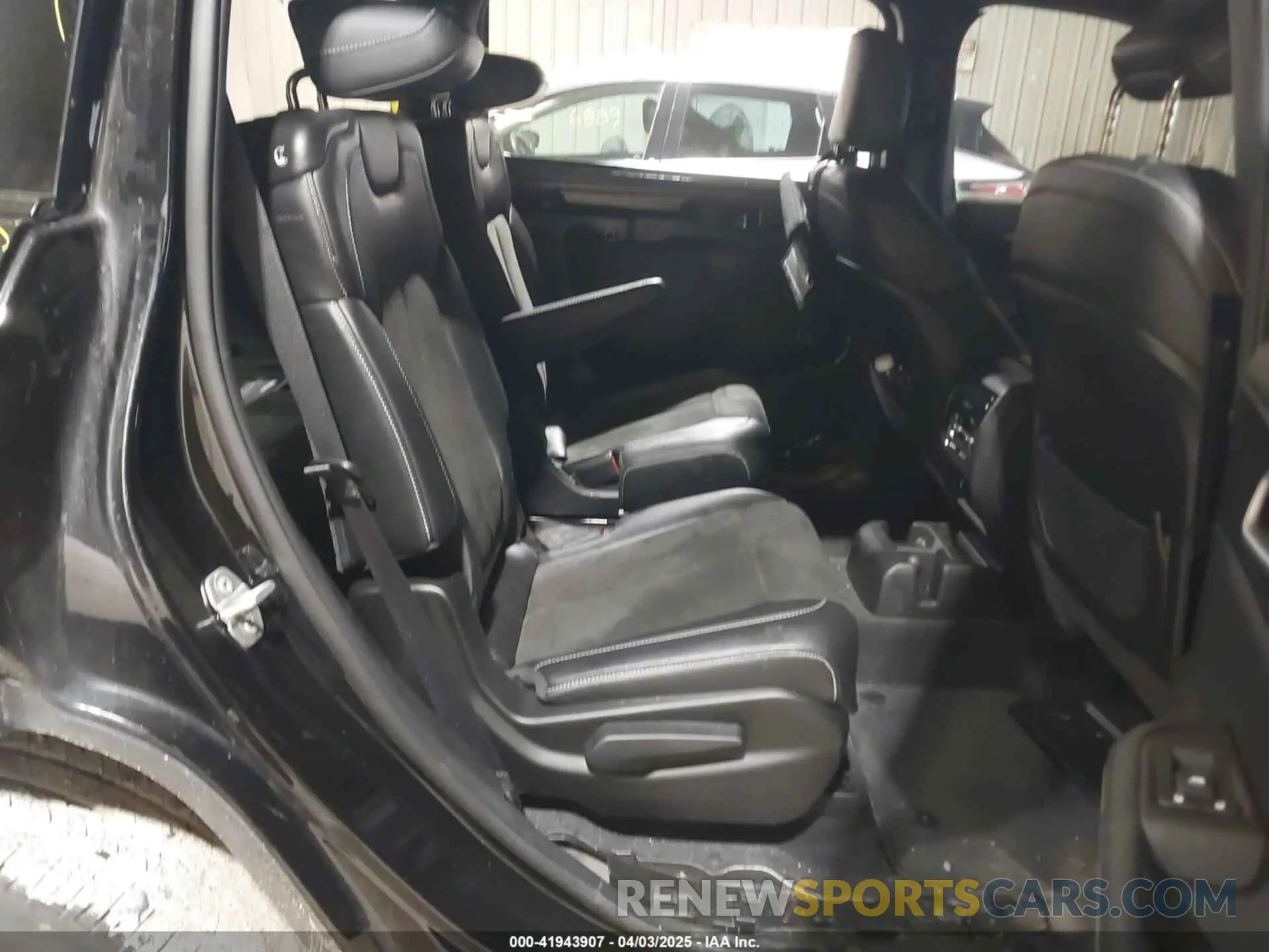 8 Photograph of a damaged car 1C4RJKAG5P8851704 JEEP GRAND CHEROKEE L 2023