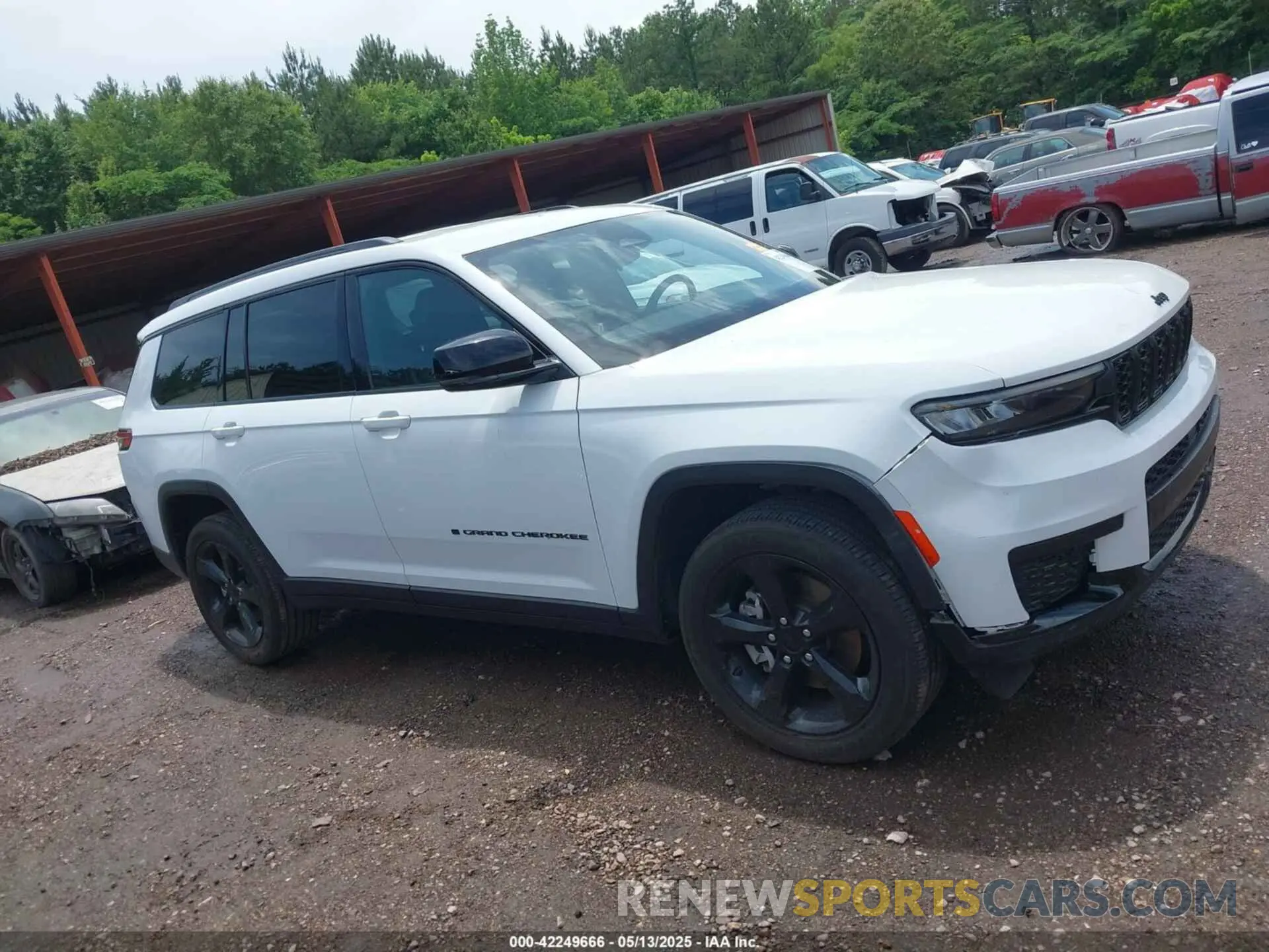 13 Photograph of a damaged car 1C4RJKAG5P8894522 JEEP GRAND CHEROKEE L 2023