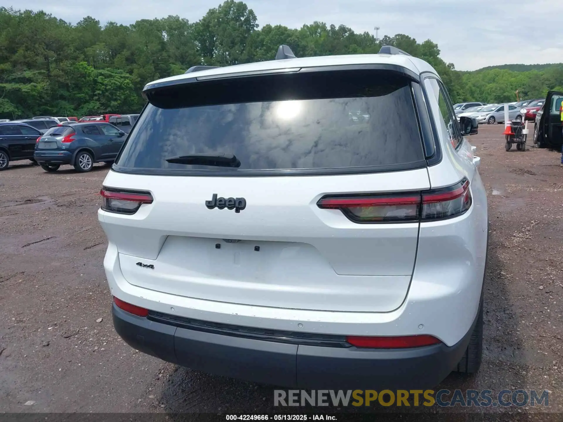 16 Photograph of a damaged car 1C4RJKAG5P8894522 JEEP GRAND CHEROKEE L 2023