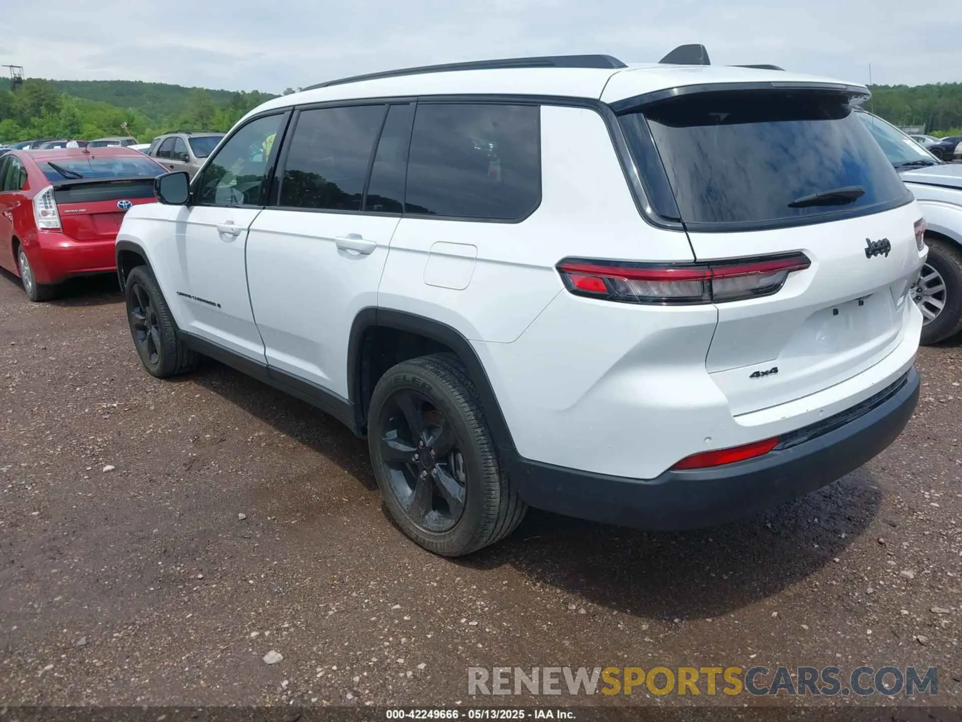 3 Photograph of a damaged car 1C4RJKAG5P8894522 JEEP GRAND CHEROKEE L 2023