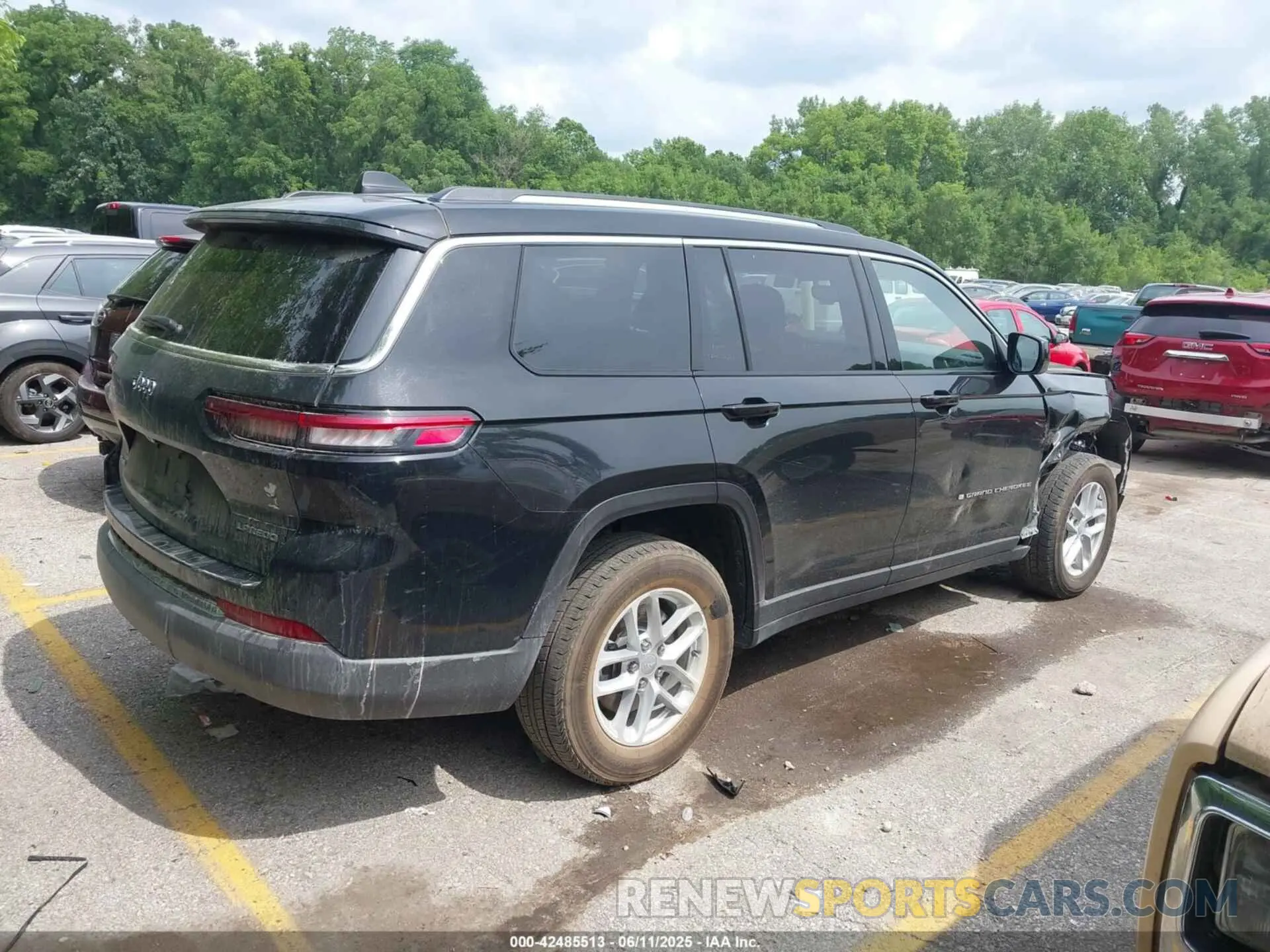 4 Photograph of a damaged car 1C4RJKAG6P8865787 JEEP GRAND CHEROKEE L 2023