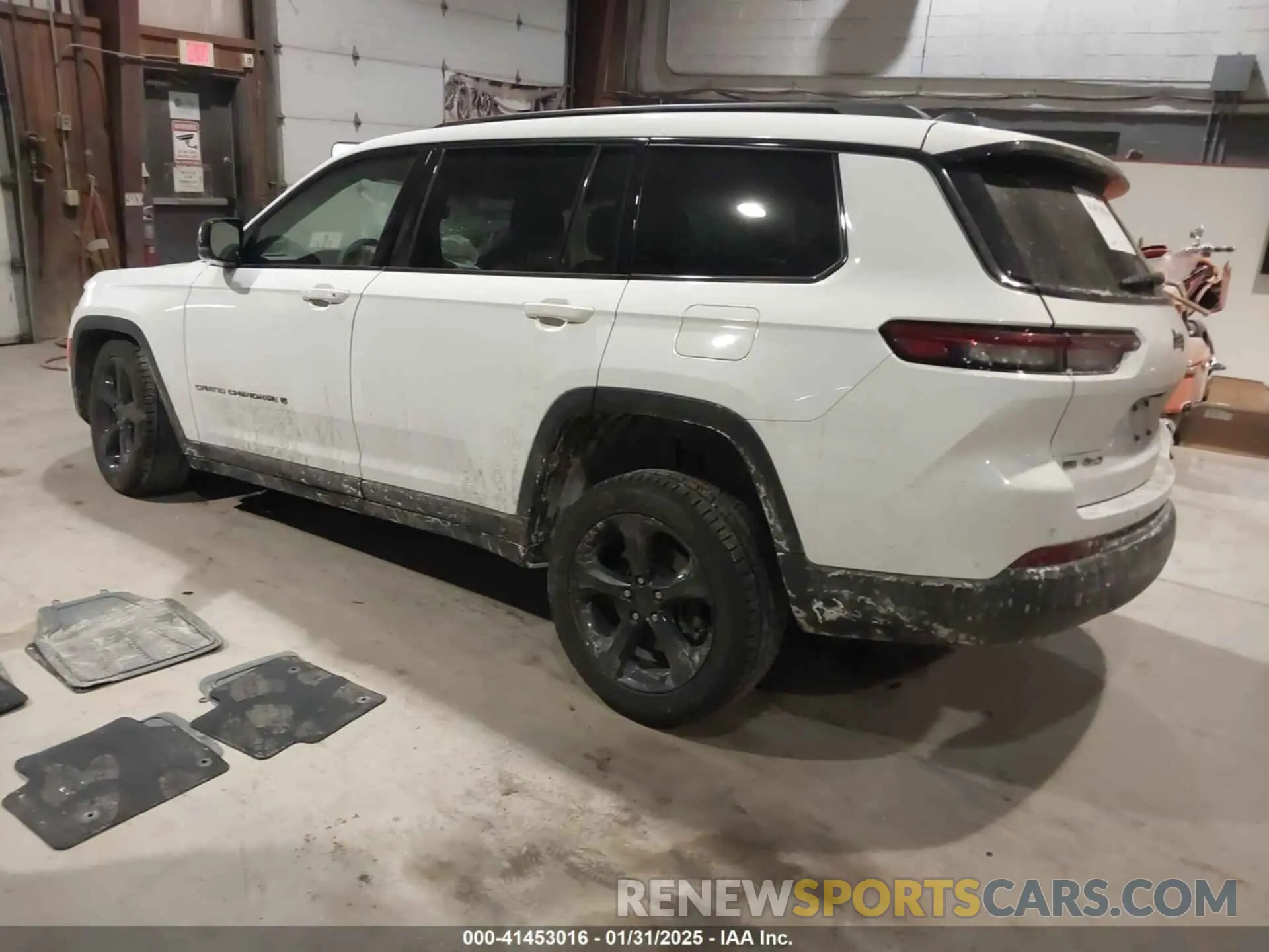 3 Photograph of a damaged car 1C4RJKAG7P8701187 JEEP GRAND CHEROKEE L 2023