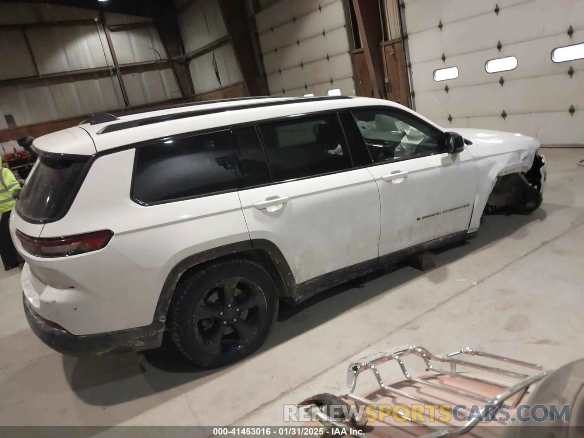 4 Photograph of a damaged car 1C4RJKAG7P8701187 JEEP GRAND CHEROKEE L 2023