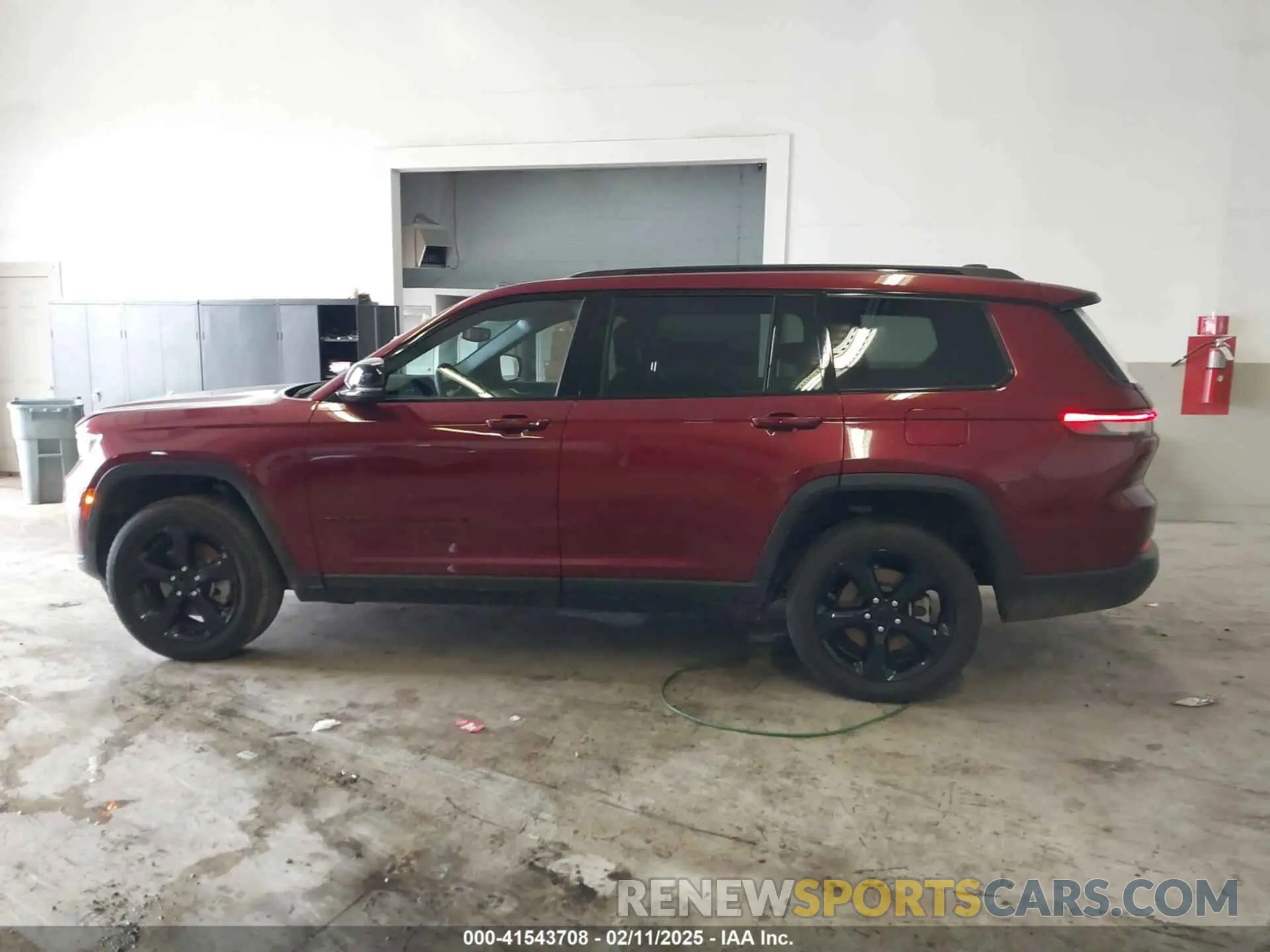 14 Photograph of a damaged car 1C4RJKAG7P8797631 JEEP GRAND CHEROKEE L 2023