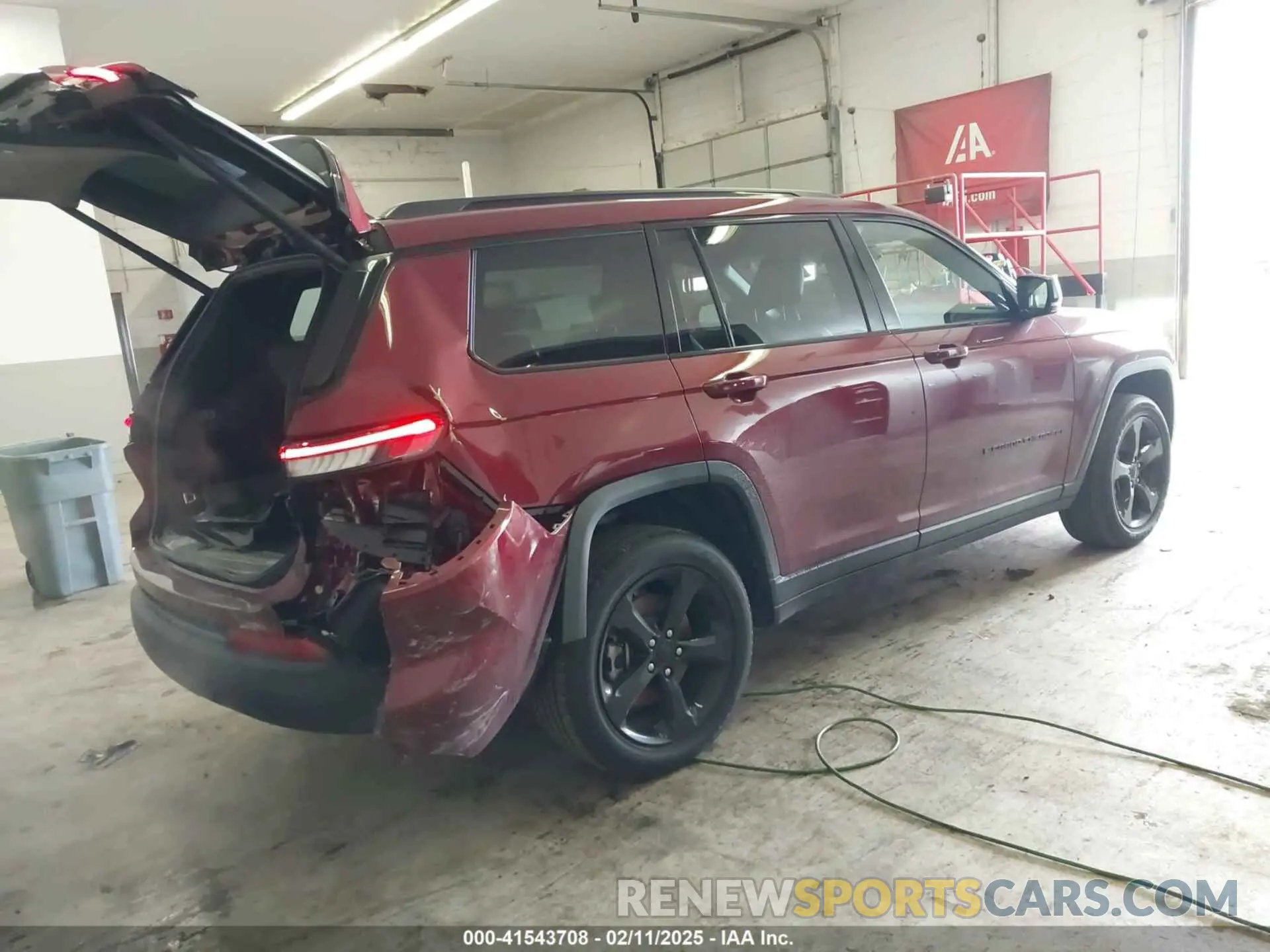 4 Photograph of a damaged car 1C4RJKAG7P8797631 JEEP GRAND CHEROKEE L 2023