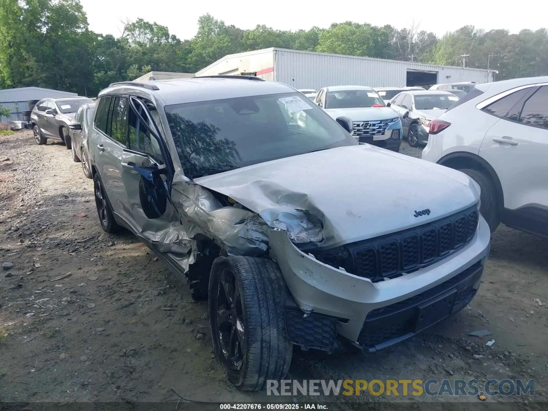 1 Photograph of a damaged car 1C4RJKAG7P8822608 JEEP GRAND CHEROKEE L 2023