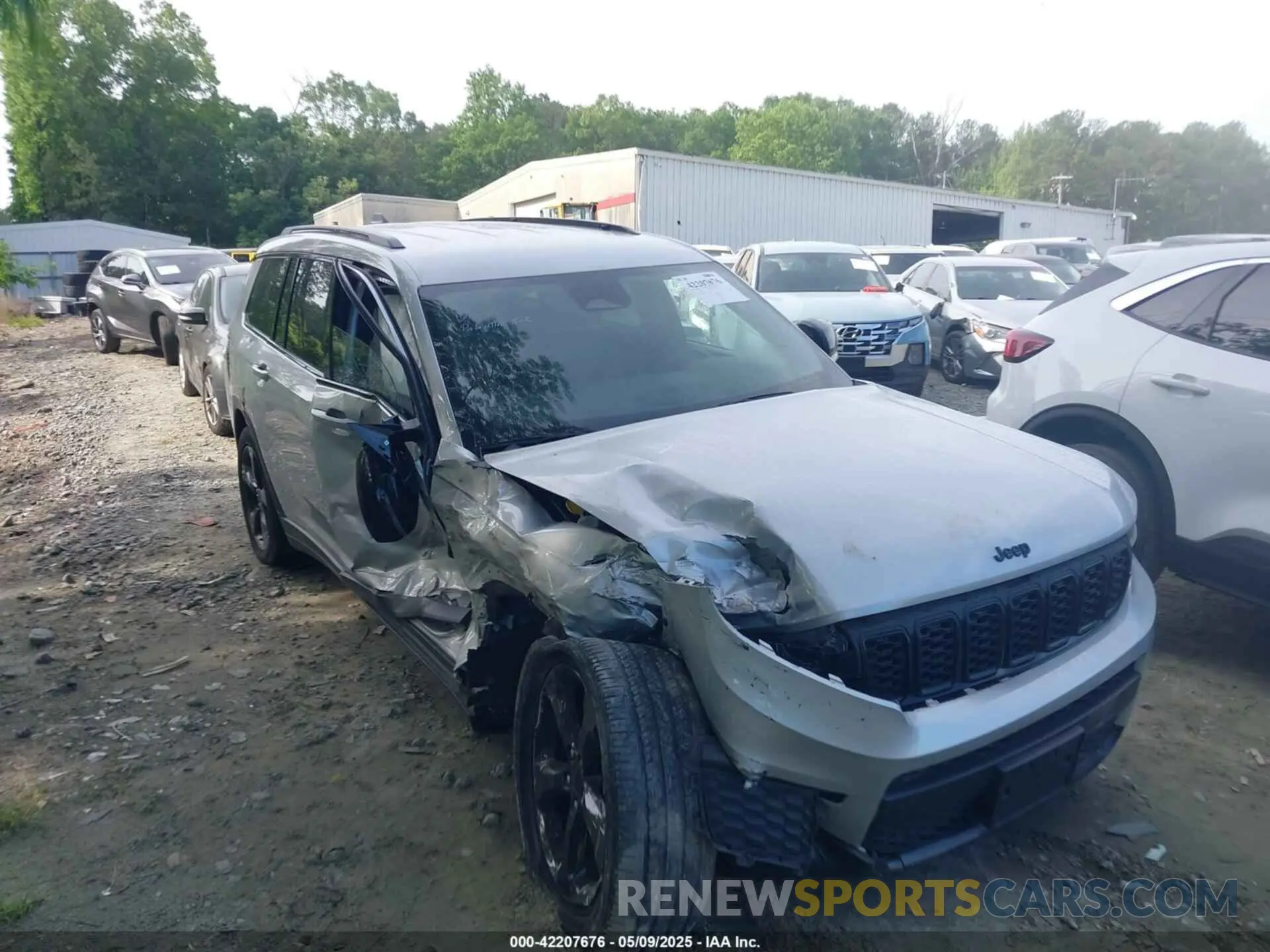 13 Photograph of a damaged car 1C4RJKAG7P8822608 JEEP GRAND CHEROKEE L 2023