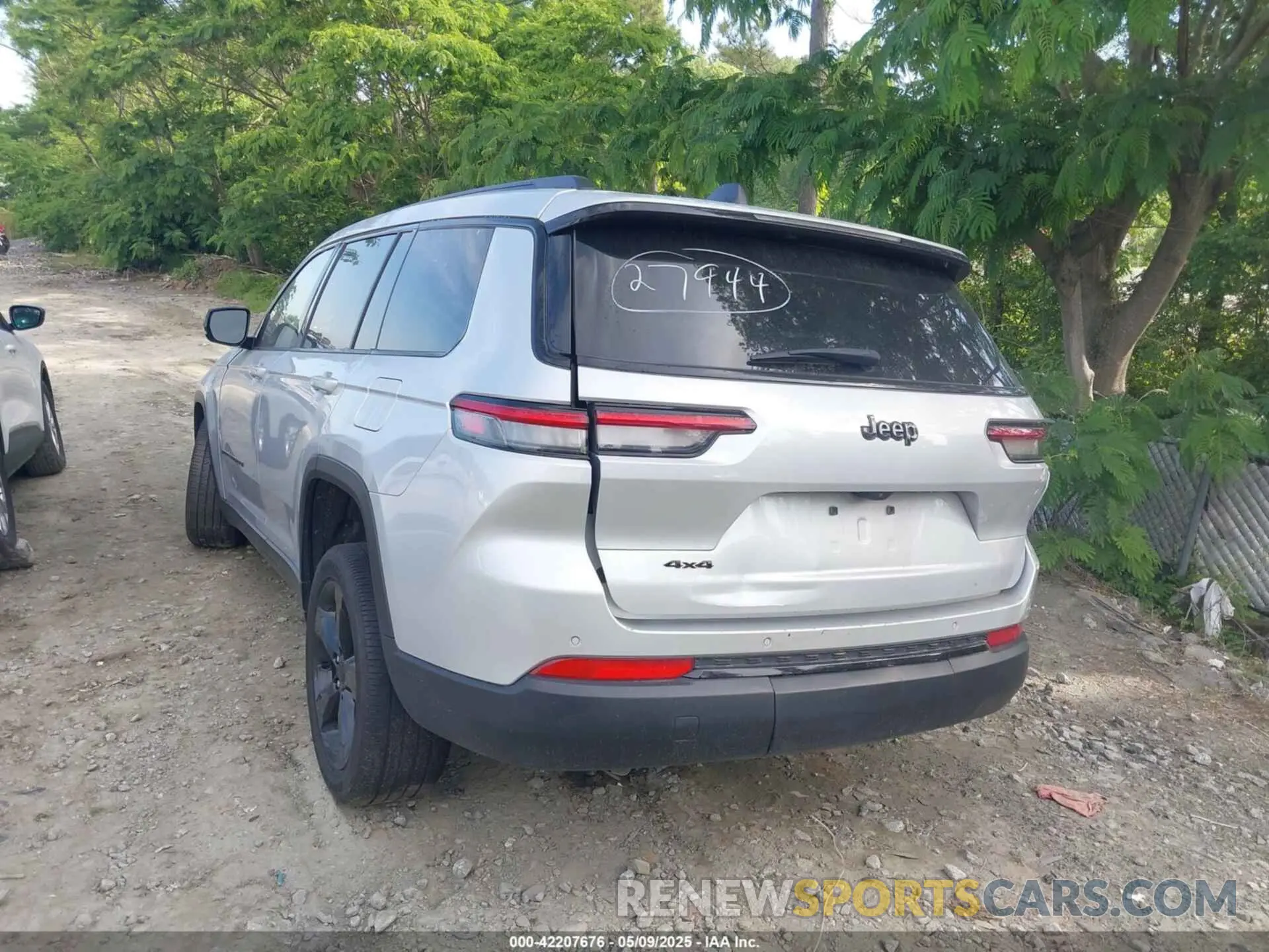 3 Photograph of a damaged car 1C4RJKAG7P8822608 JEEP GRAND CHEROKEE L 2023