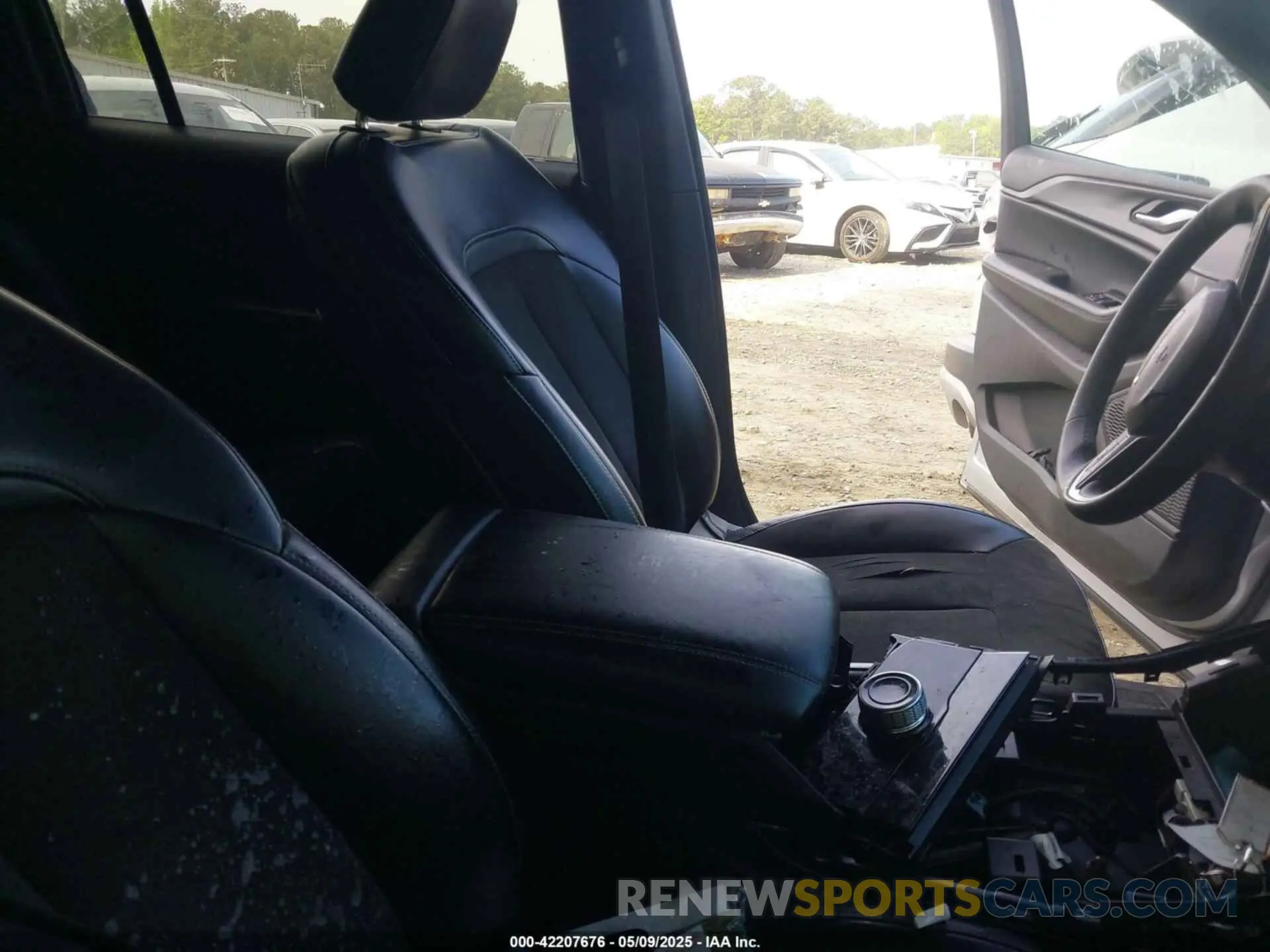 5 Photograph of a damaged car 1C4RJKAG7P8822608 JEEP GRAND CHEROKEE L 2023