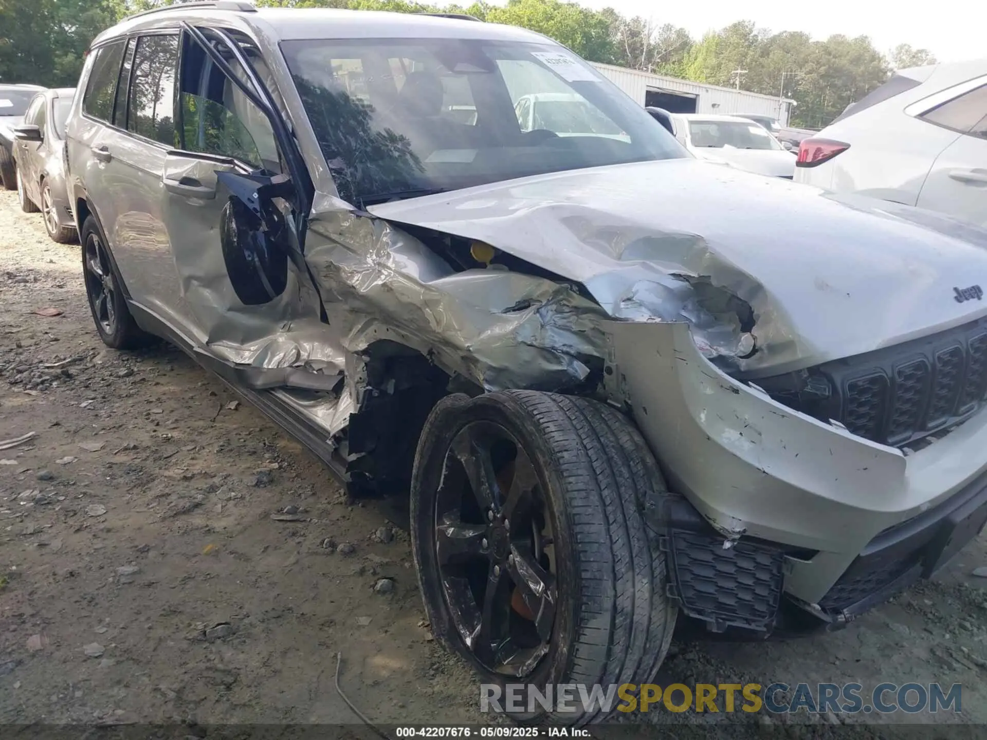 6 Photograph of a damaged car 1C4RJKAG7P8822608 JEEP GRAND CHEROKEE L 2023