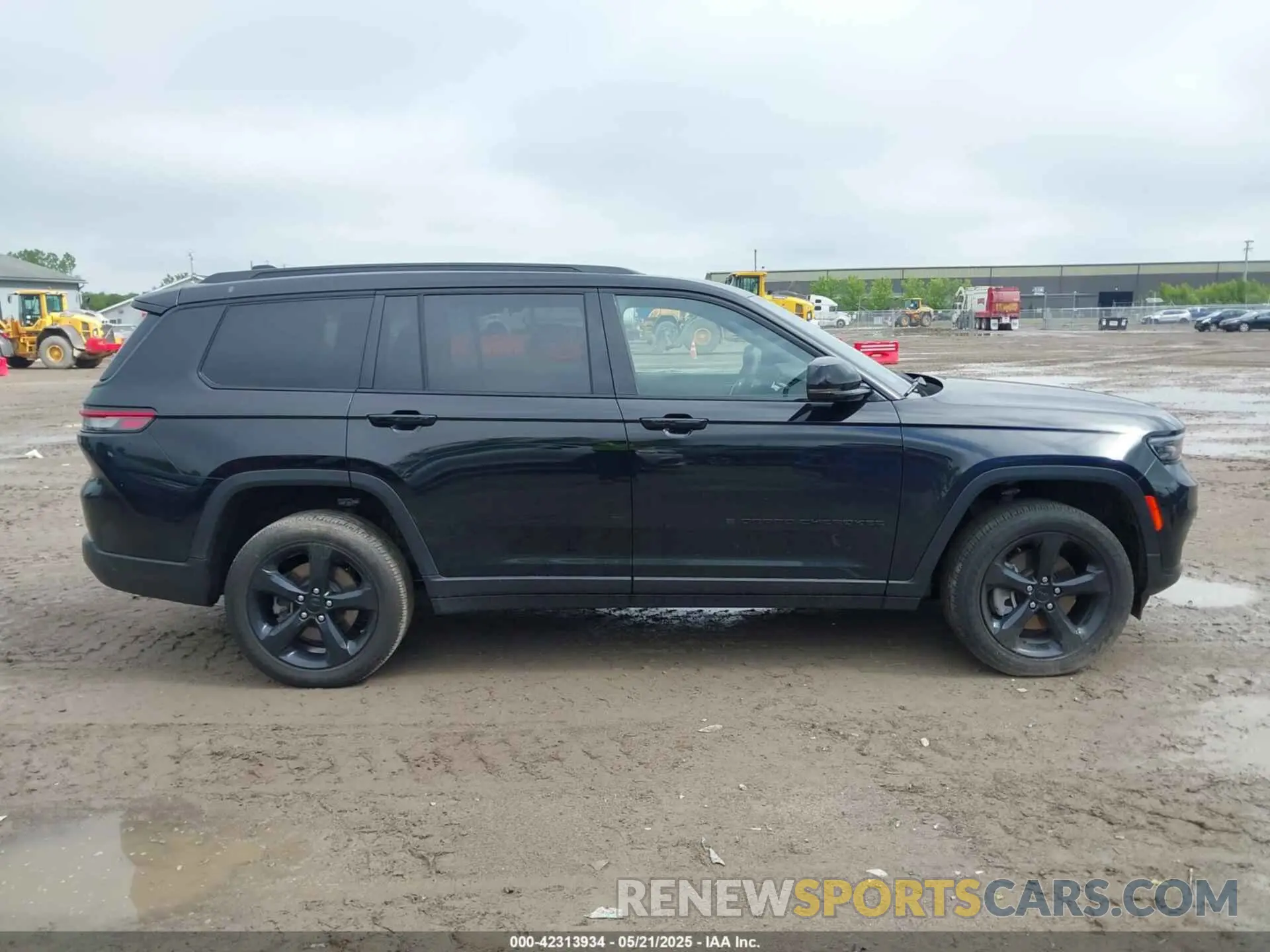 13 Photograph of a damaged car 1C4RJKAG7P8850571 JEEP GRAND CHEROKEE L 2023