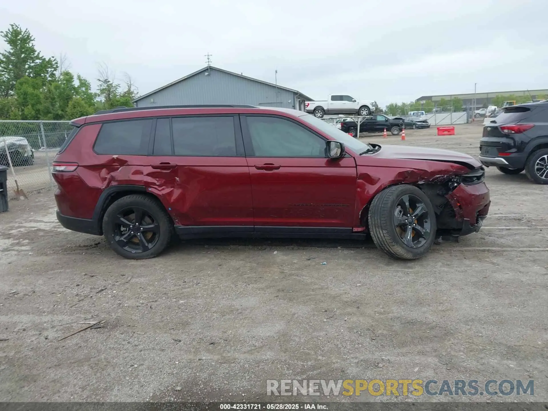 13 Photograph of a damaged car 1C4RJKAG8P8829292 JEEP GRAND CHEROKEE L 2023