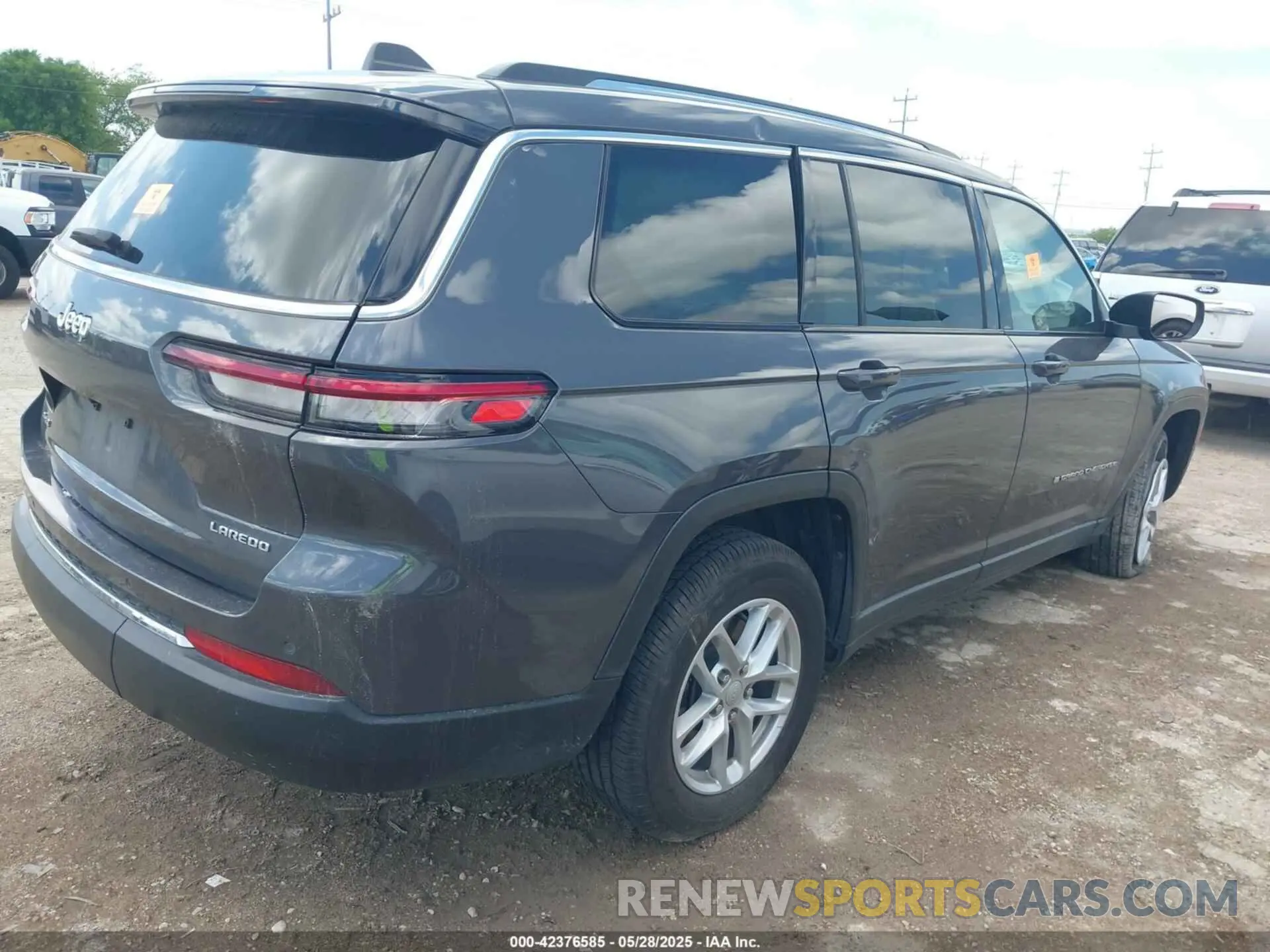 4 Photograph of a damaged car 1C4RJKAG9P8829169 JEEP GRAND CHEROKEE L 2023