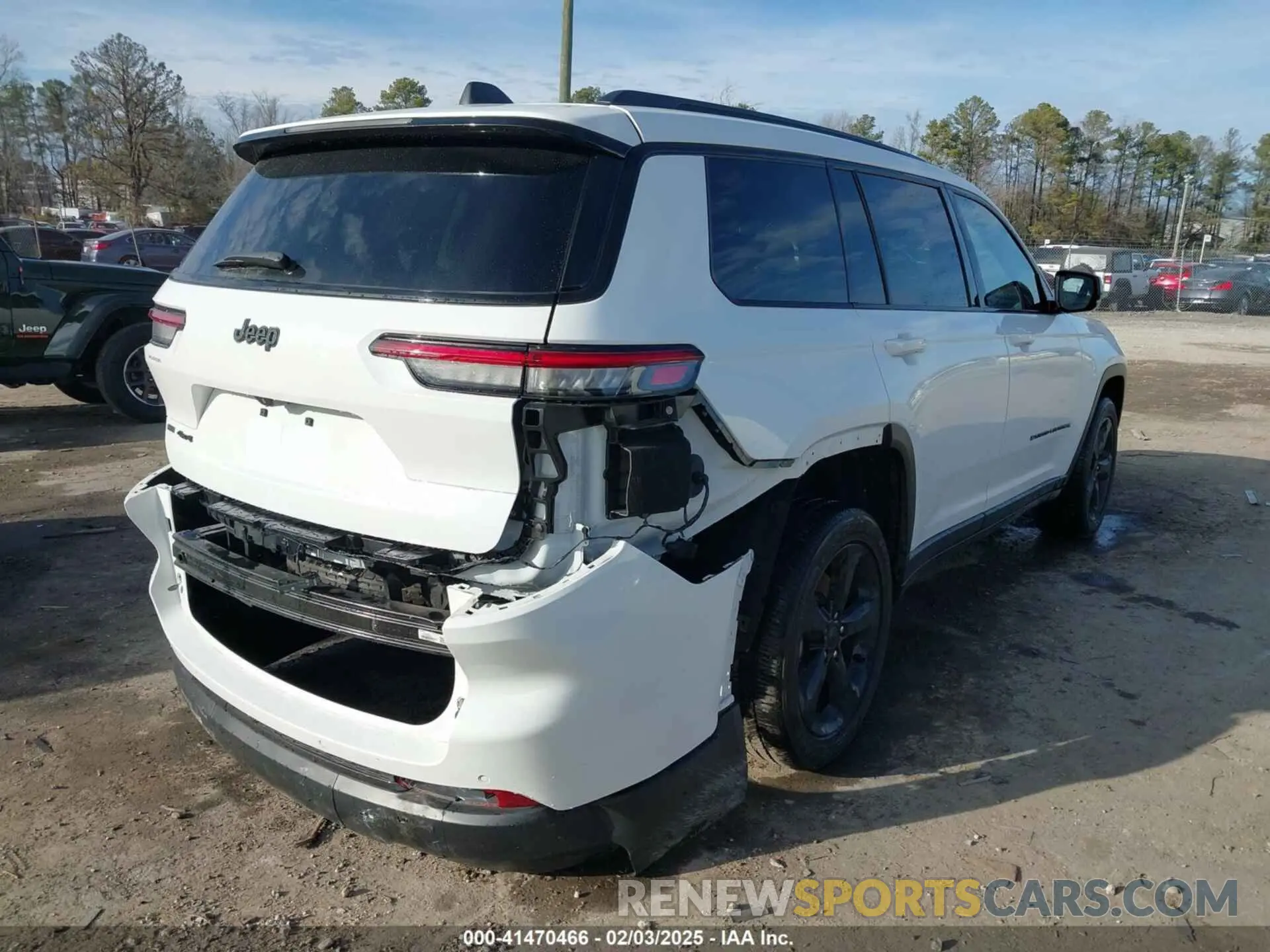 4 Photograph of a damaged car 1C4RJKAGXP8793041 JEEP GRAND CHEROKEE L 2023