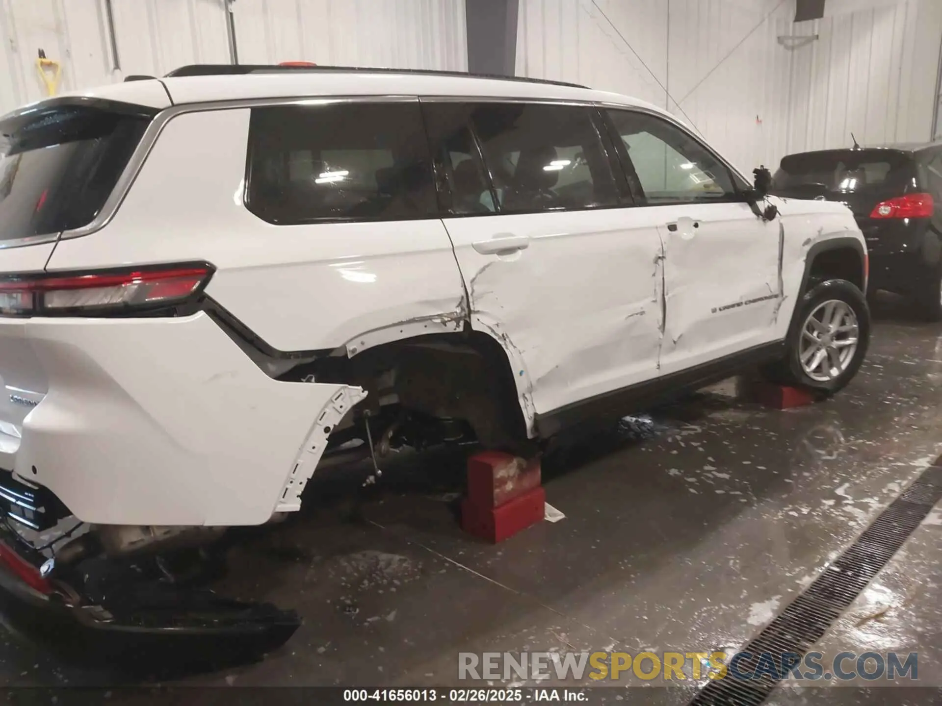 6 Photograph of a damaged car 1C4RJKAGXP8842626 JEEP GRAND CHEROKEE L 2023