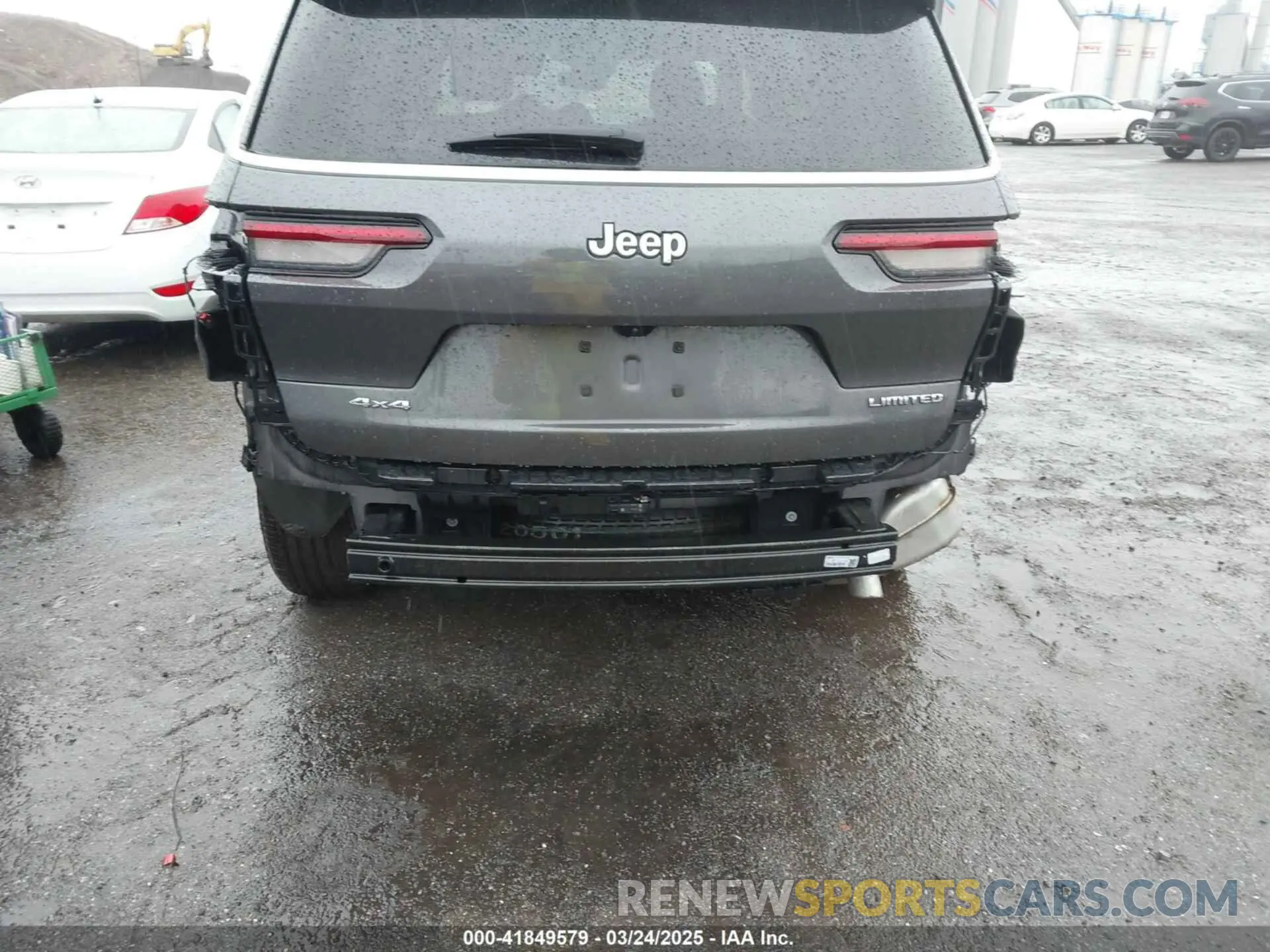 18 Photograph of a damaged car 1C4RJKBG0P8819760 JEEP GRAND CHEROKEE L 2023