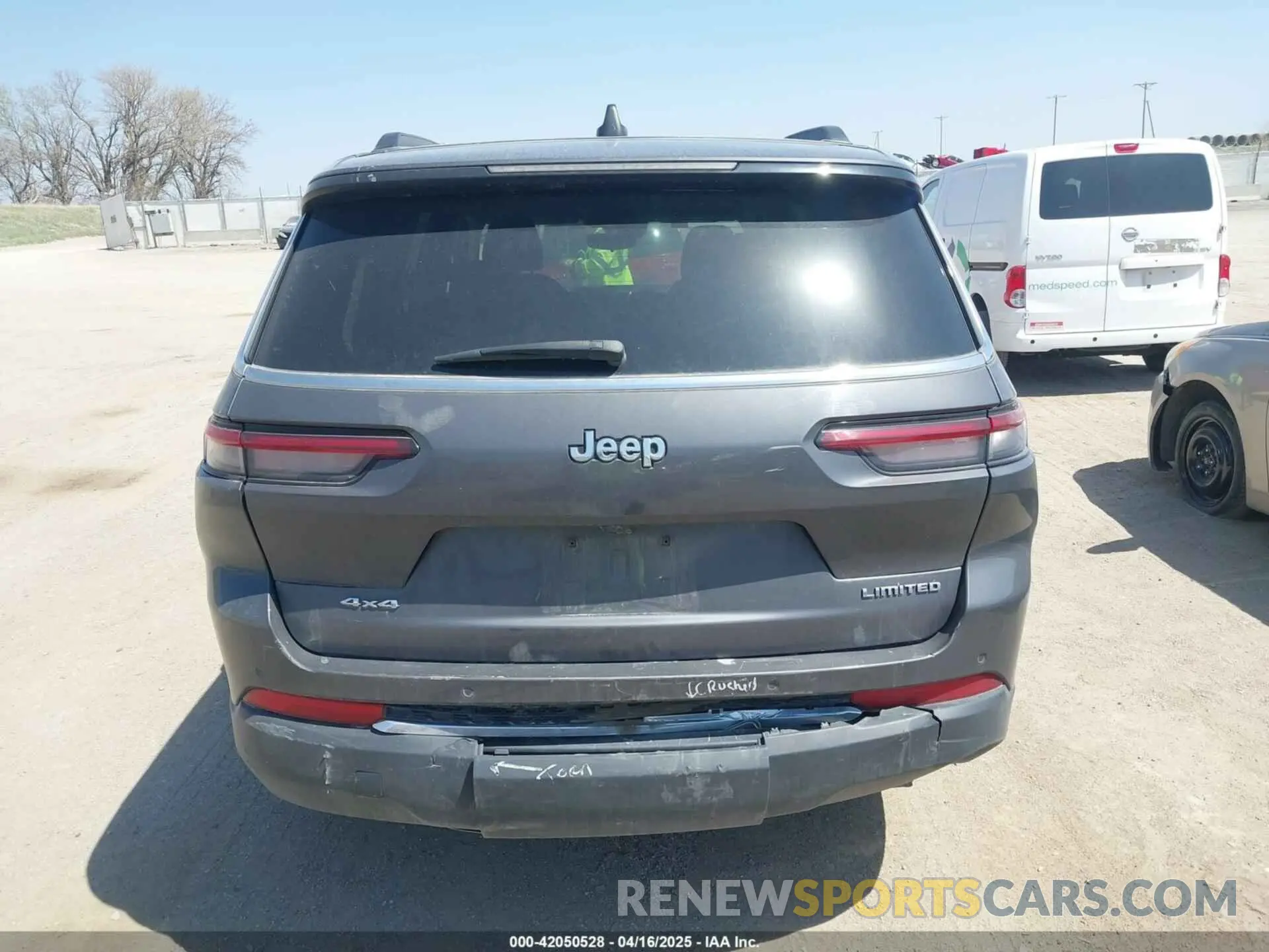 16 Photograph of a damaged car 1C4RJKBG0P8844562 JEEP GRAND CHEROKEE L 2023