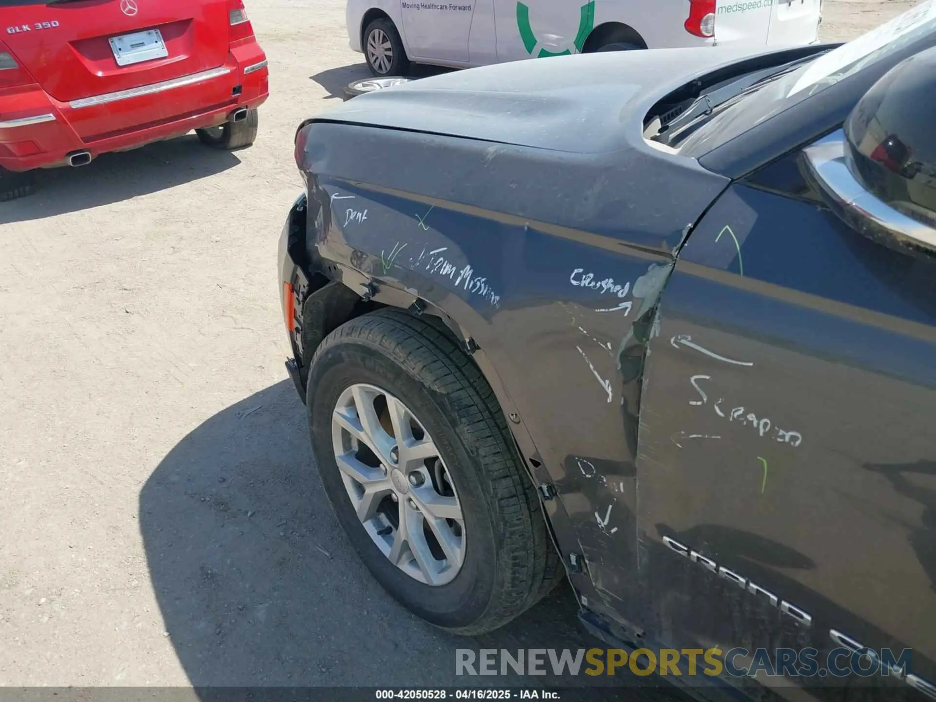 18 Photograph of a damaged car 1C4RJKBG0P8844562 JEEP GRAND CHEROKEE L 2023