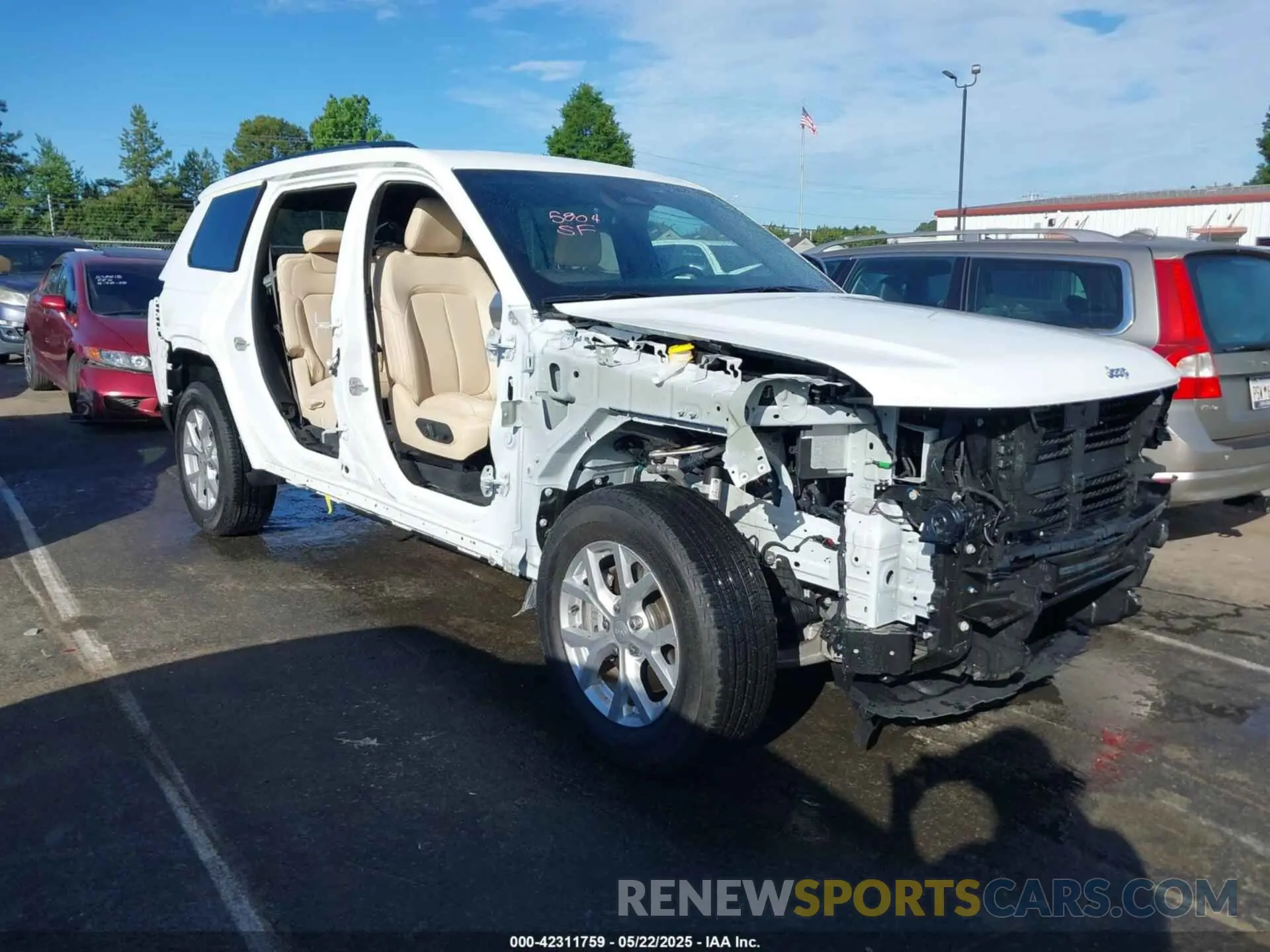 1 Photograph of a damaged car 1C4RJKBG0P8854444 JEEP GRAND CHEROKEE L 2023