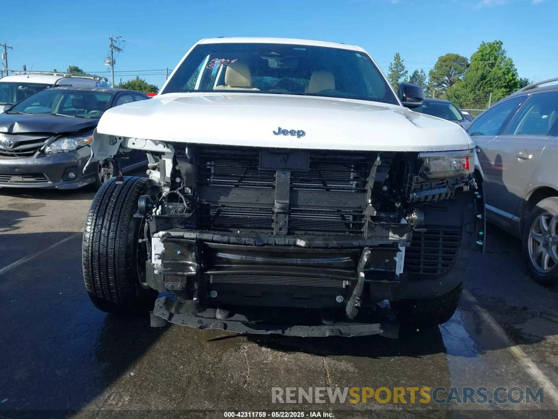 13 Photograph of a damaged car 1C4RJKBG0P8854444 JEEP GRAND CHEROKEE L 2023