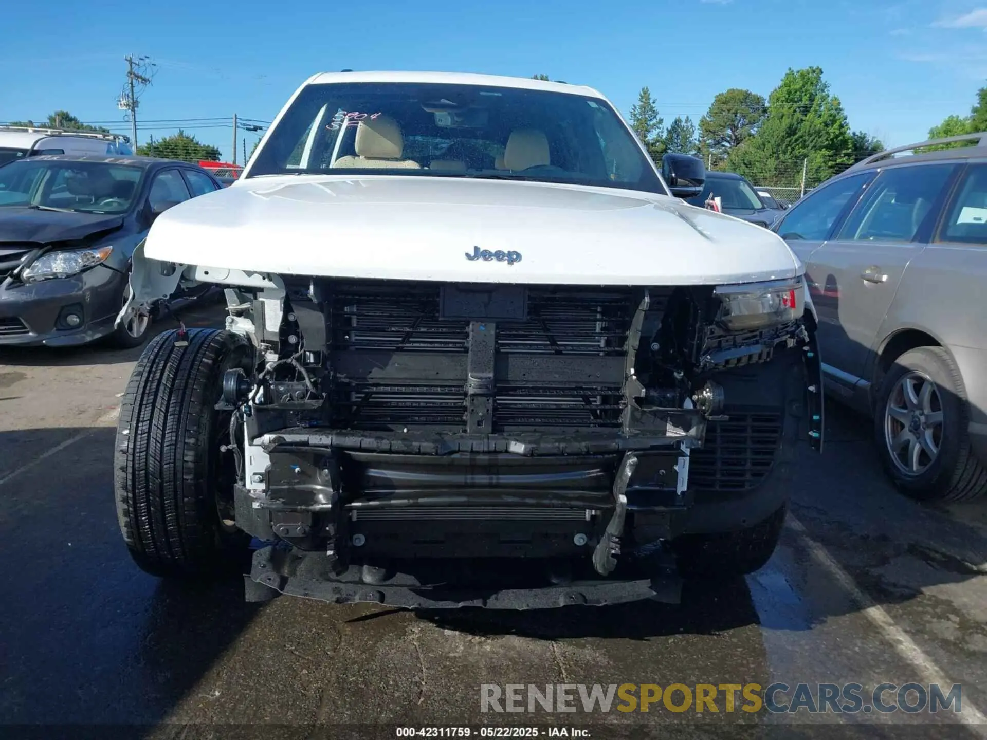 18 Photograph of a damaged car 1C4RJKBG0P8854444 JEEP GRAND CHEROKEE L 2023