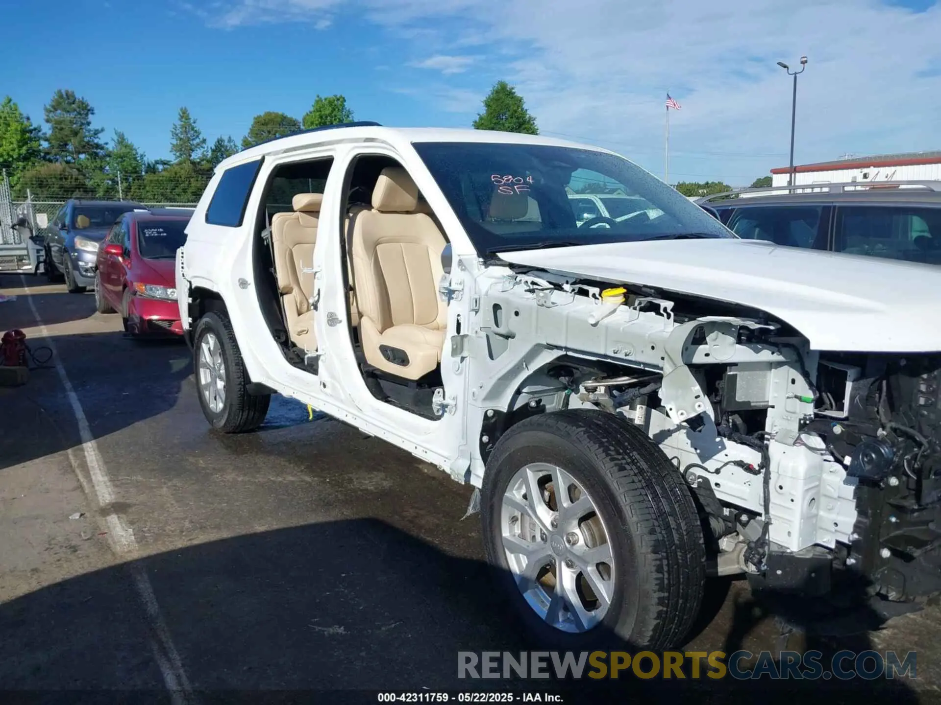 6 Photograph of a damaged car 1C4RJKBG0P8854444 JEEP GRAND CHEROKEE L 2023