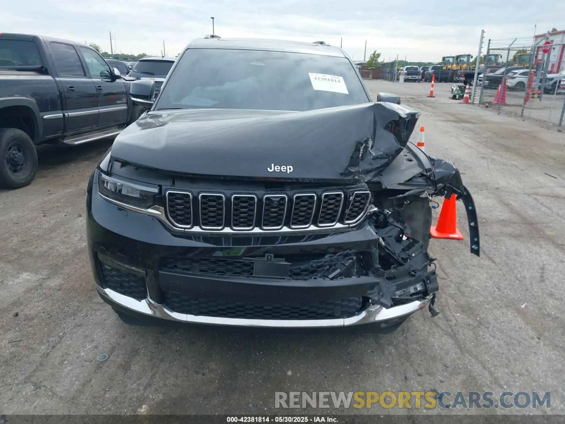 12 Photograph of a damaged car 1C4RJKBG0P8885547 JEEP GRAND CHEROKEE L 2023
