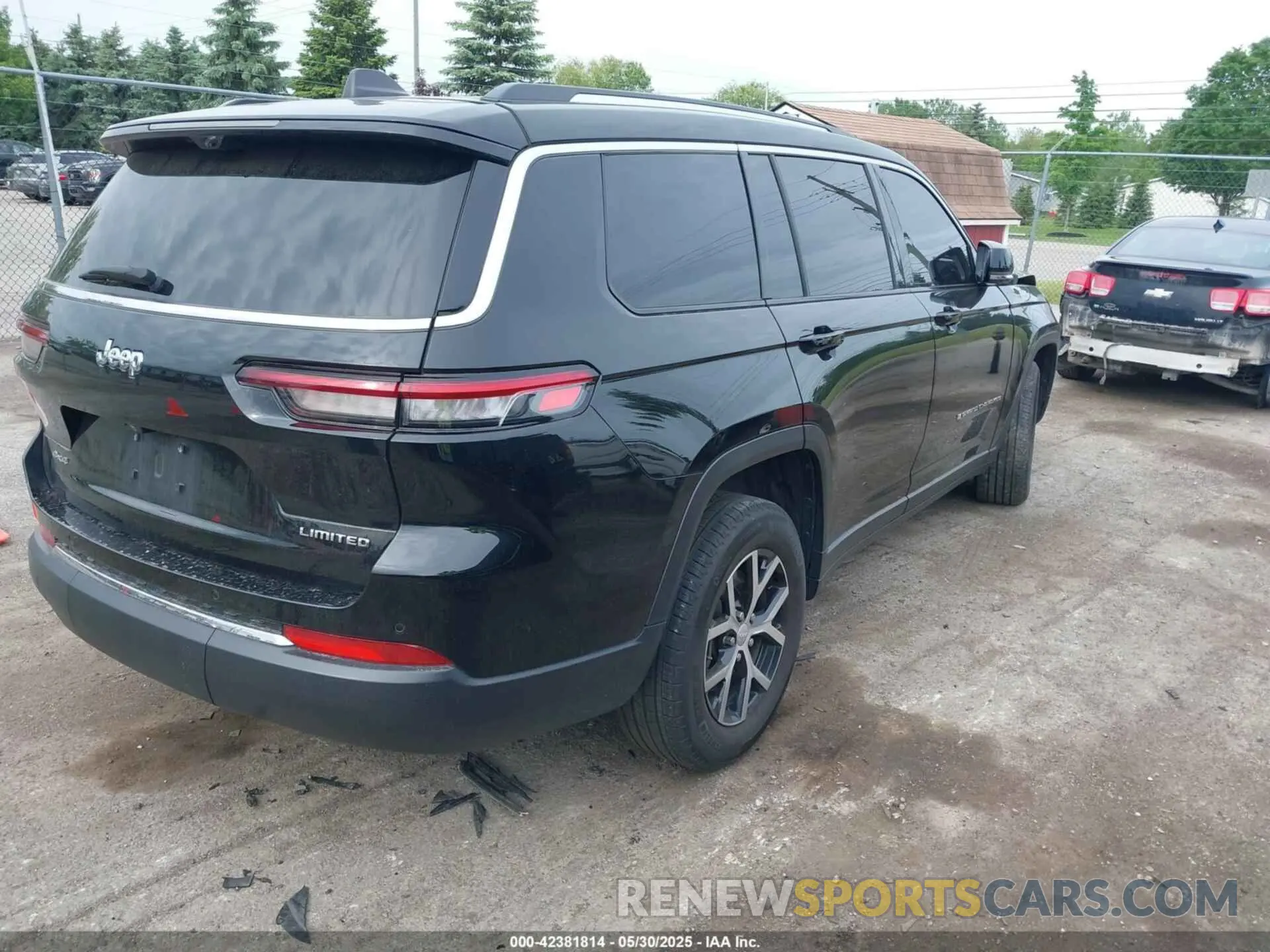 4 Photograph of a damaged car 1C4RJKBG0P8885547 JEEP GRAND CHEROKEE L 2023