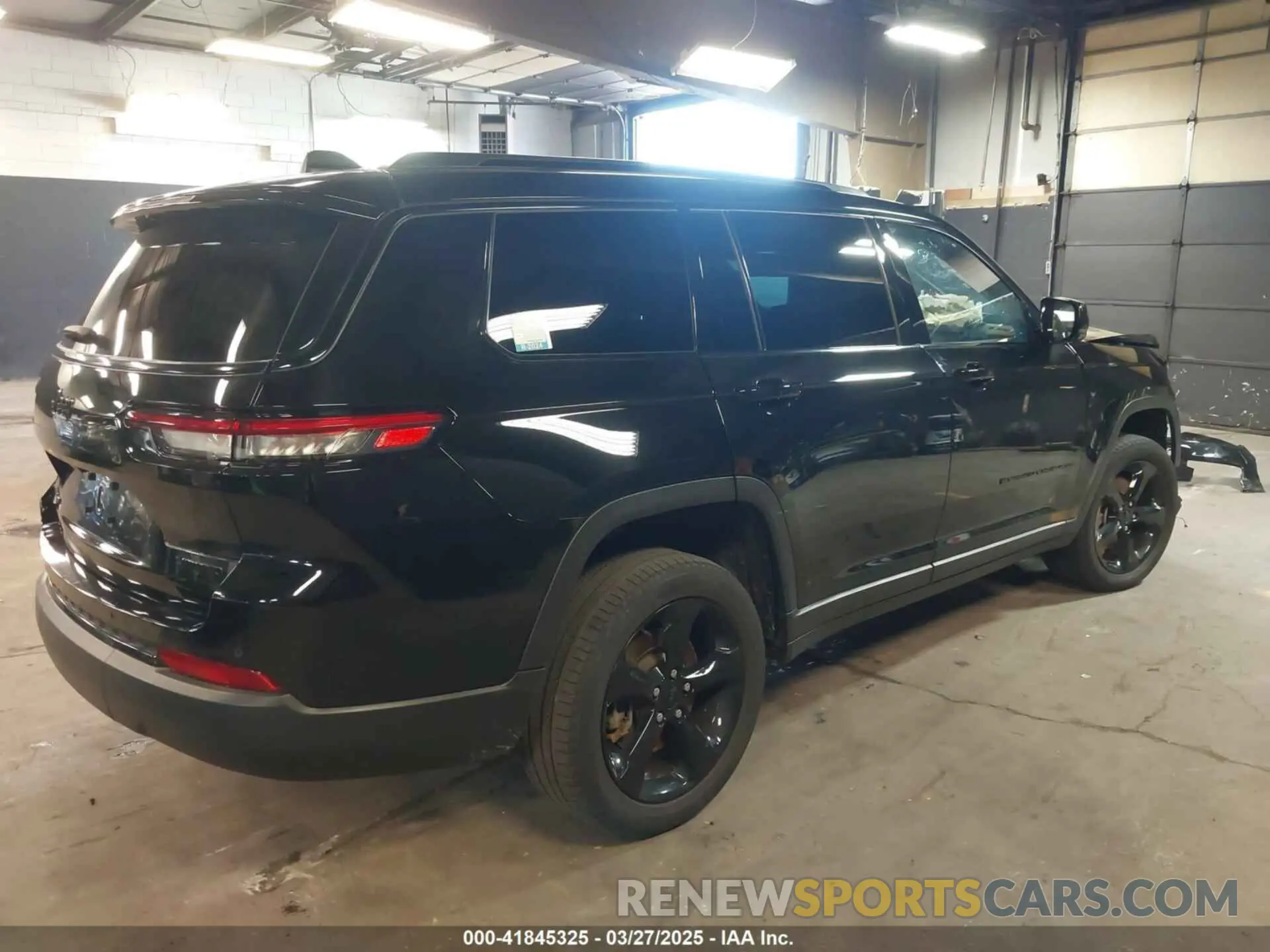 4 Photograph of a damaged car 1C4RJKBG1P8729145 JEEP GRAND CHEROKEE L 2023